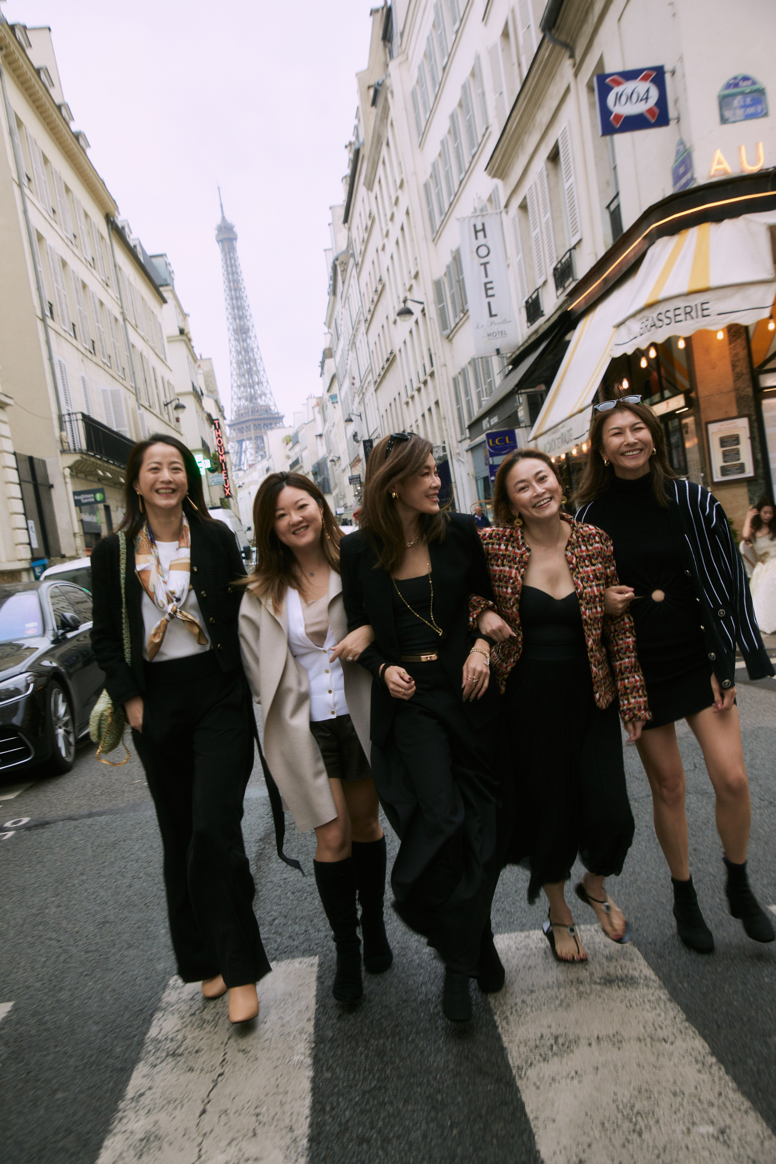 Friends. Photographer in Paris