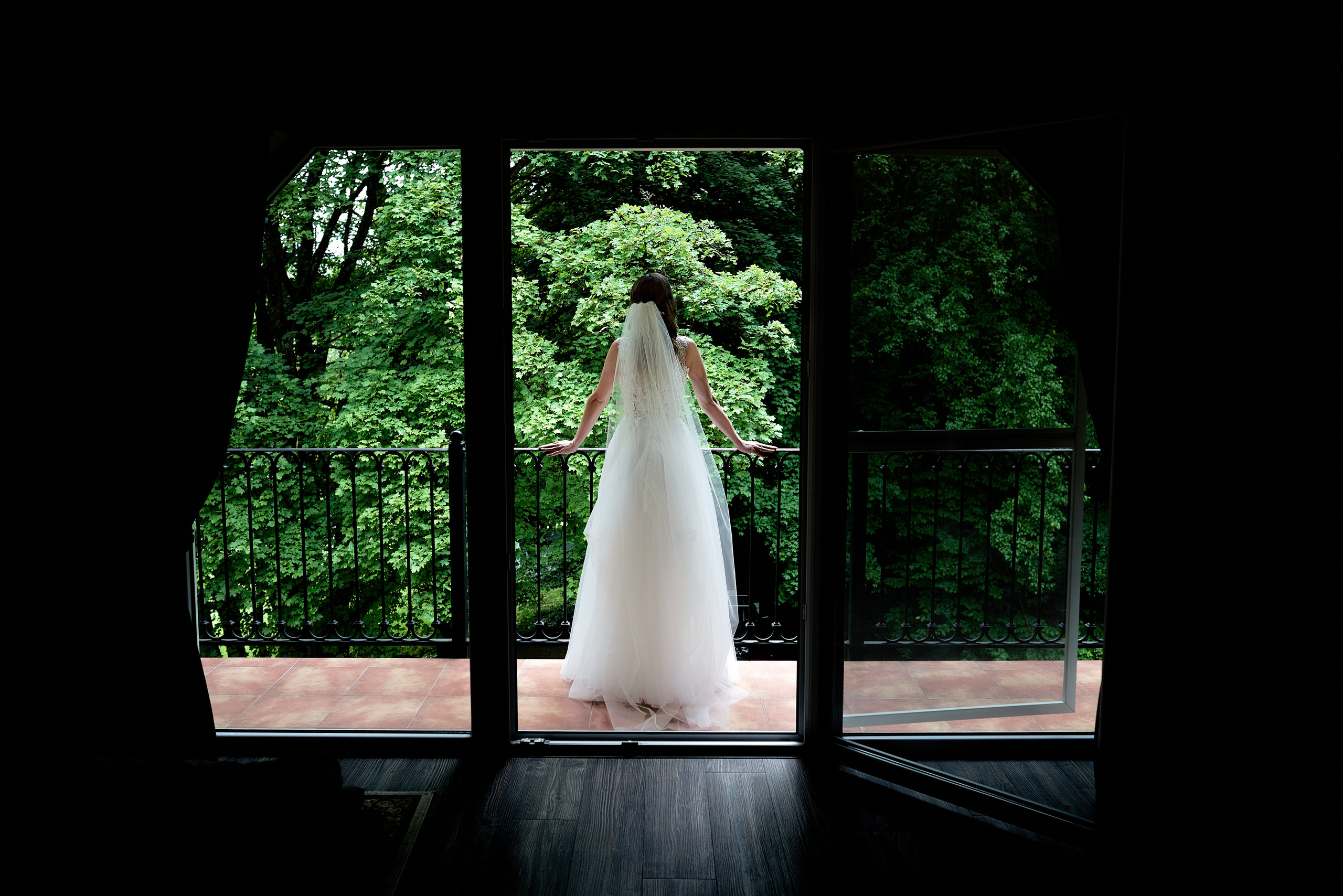 Fotograf kameraman na svadbu Bratislava Banská Bystrica Сelé Slovensko svadobný kameraman