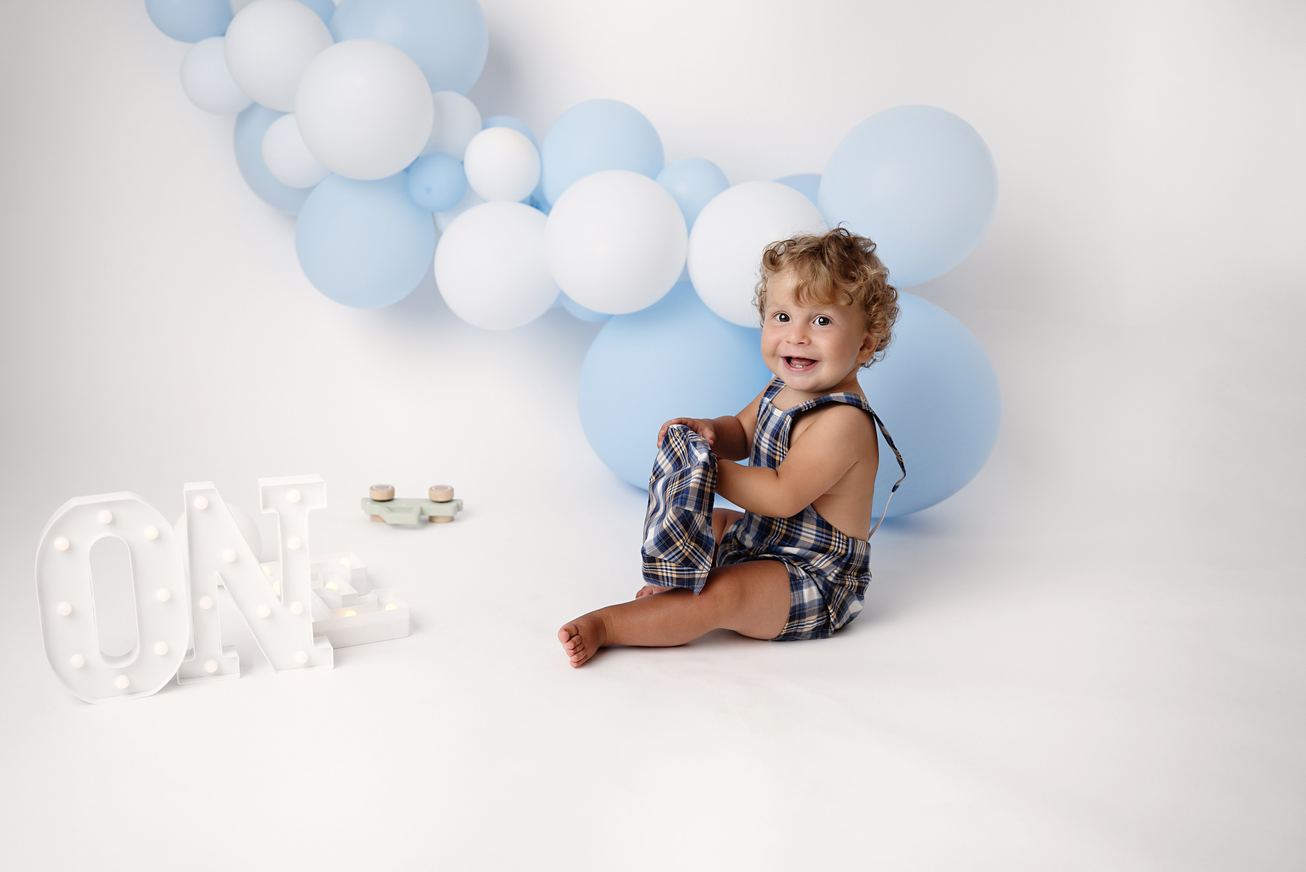 Smash the cake. Fotograf maternitate, nou-născuți și familie în Cluj-Napoca | Roxana Rusu