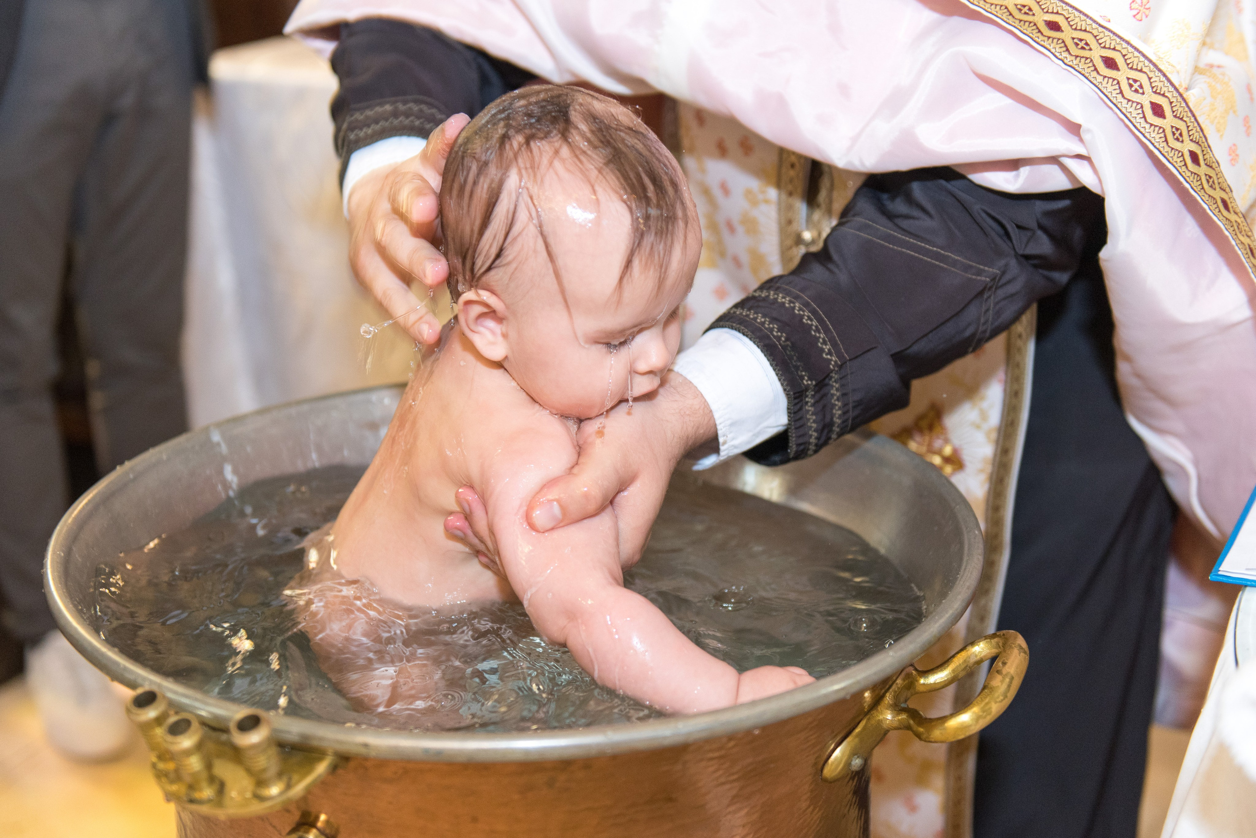 Fotograf botez, sedinta foto acasa, fotografii cu bebe, fotograf profesionist botez Bucuresti, sedinta foto de familie, sedinta foto cu bebe, fotografii la botez acasa, fotografii pregatiri bebe, botezul bebelusului, obiceiuri la botez, fotograf pentru botez, oferta foto botez, fotograf profesionist Bucuresti