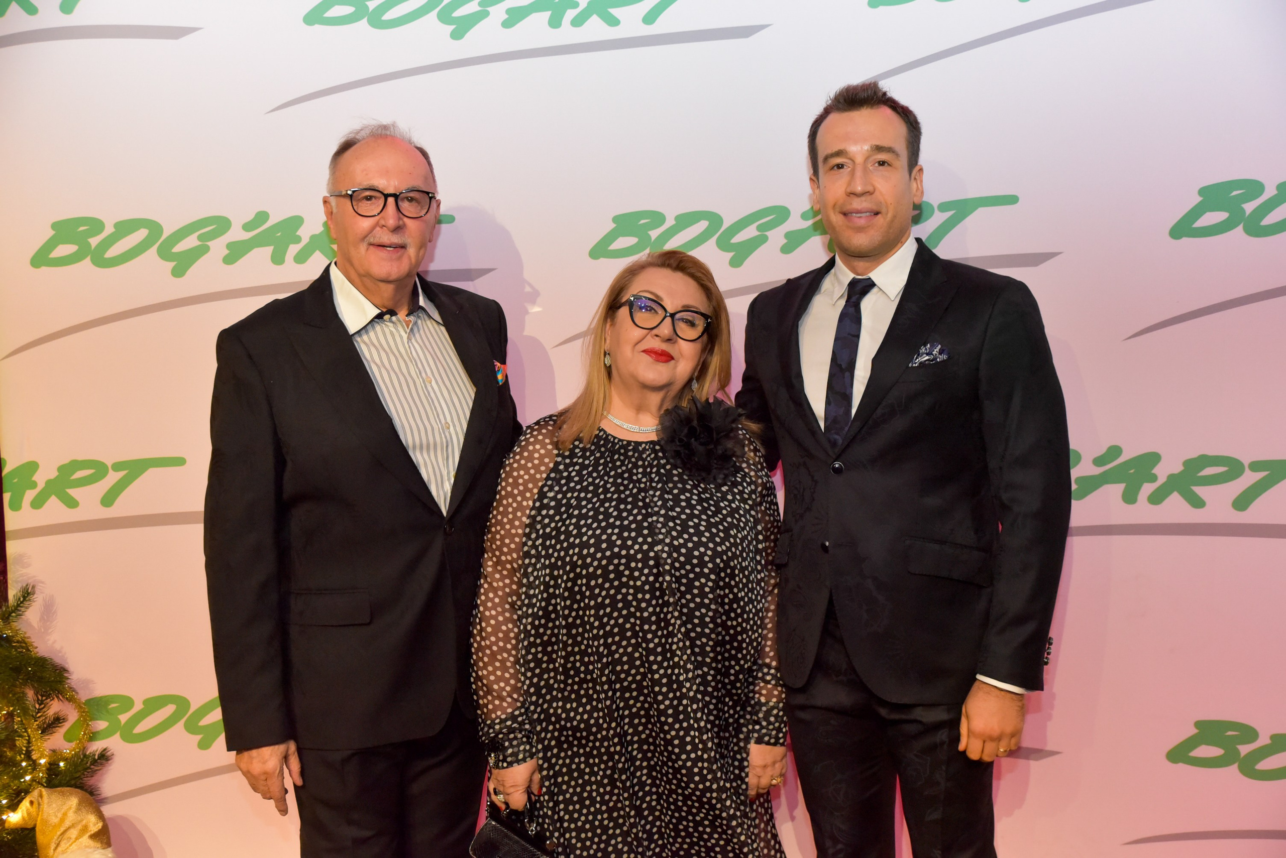 Corporate photographer, business photo session, corporate photographer price, Professional Services for Business Events, Business portraits, photos for events organized by companies, product photography, Bucharest business photos, Bucharest professional photos, Professional portrait photos