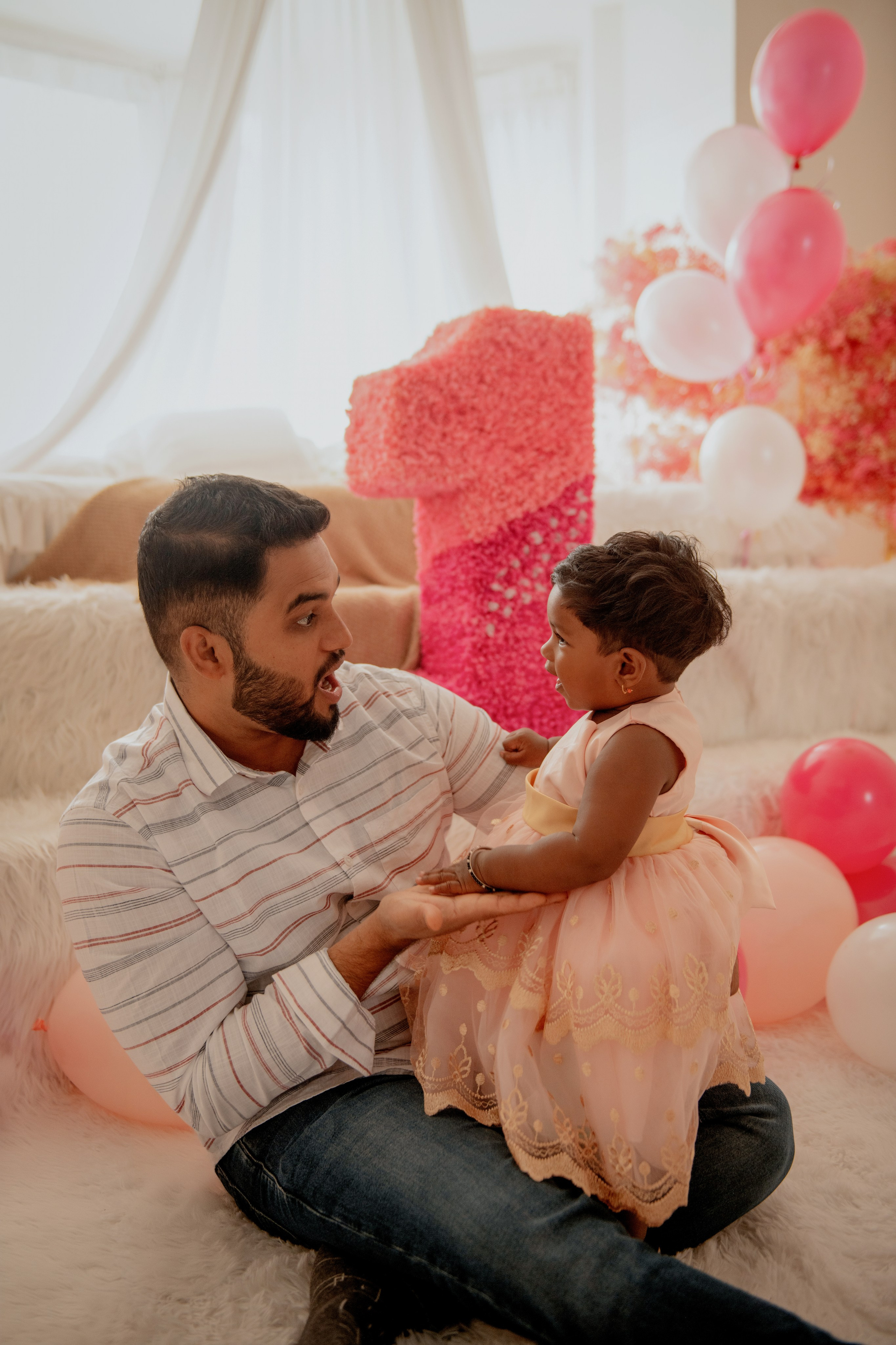 Съемка дня рождения в студии в центре Праги. Профессиональный фотограф в Праге Анастасия Харитонова