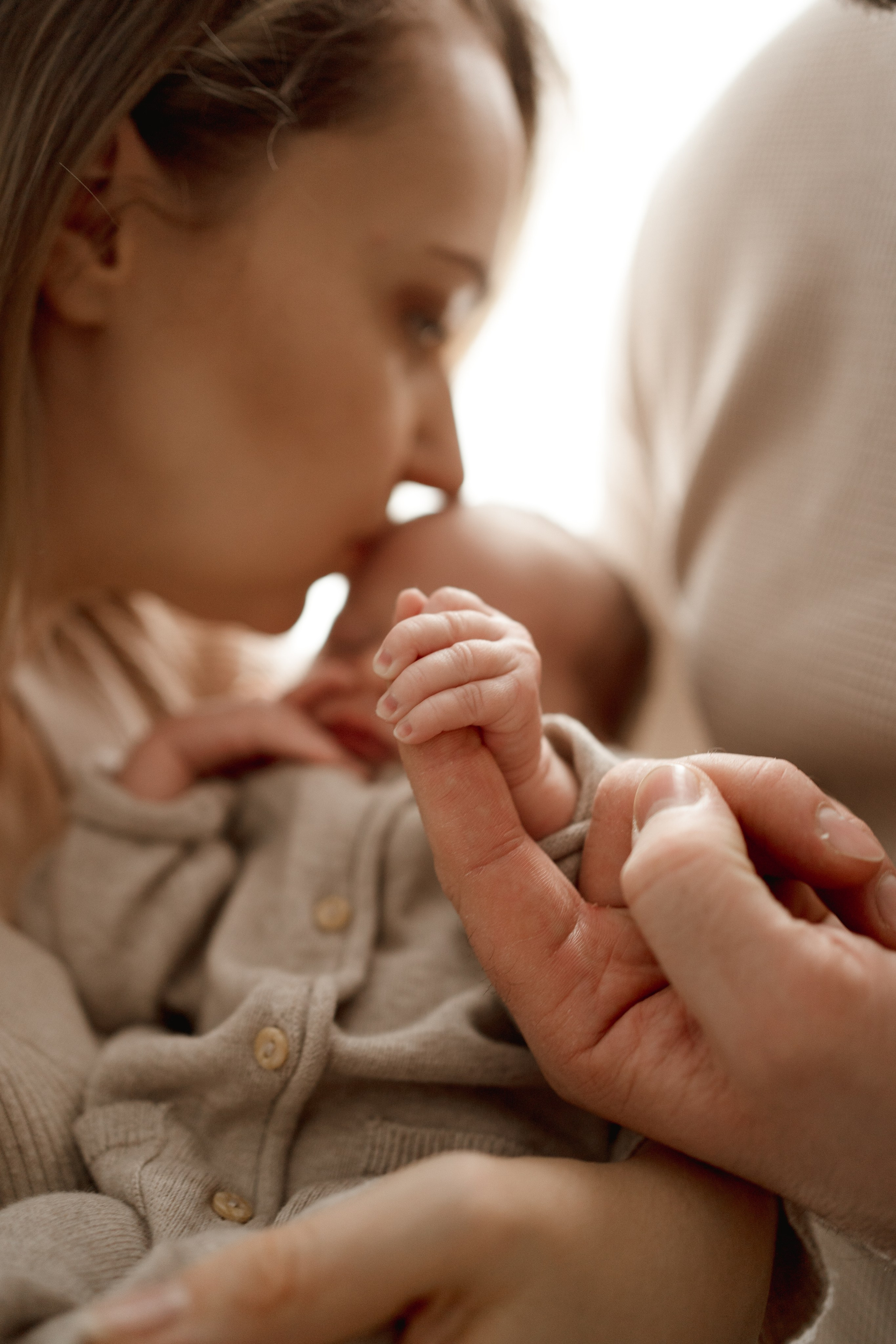 Sesja noworodkowa w domu. Fotograf Łódź - sesja ciążowa, noworodkowa, dziecięca. Studio w Łodzi