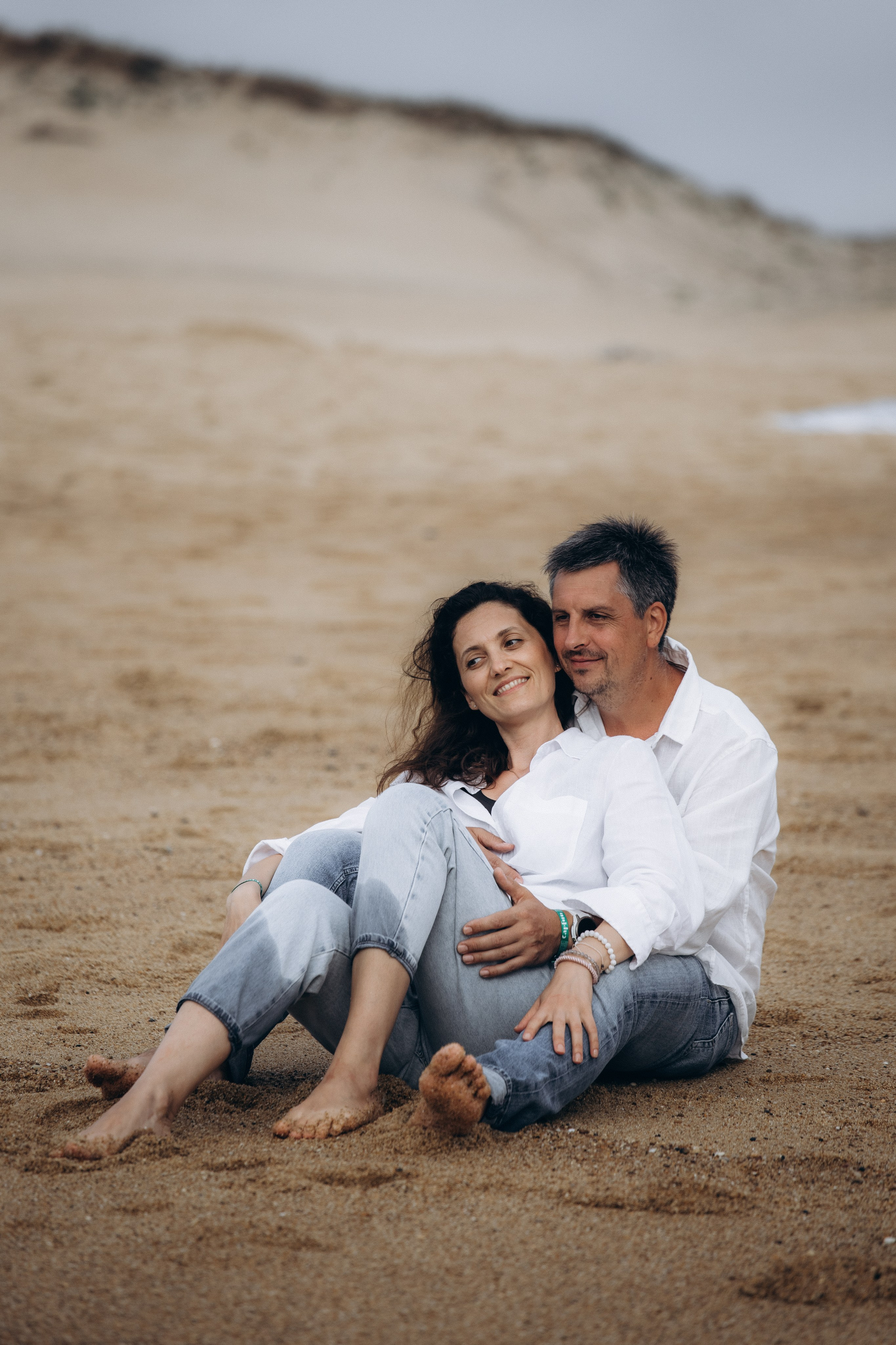 Family photoshoot by the ocean. Labenne Ocean Beach 2024. Eugenie Smirnova — wedding, corporate and lifestyle photographer in Toulouse and Southwest France