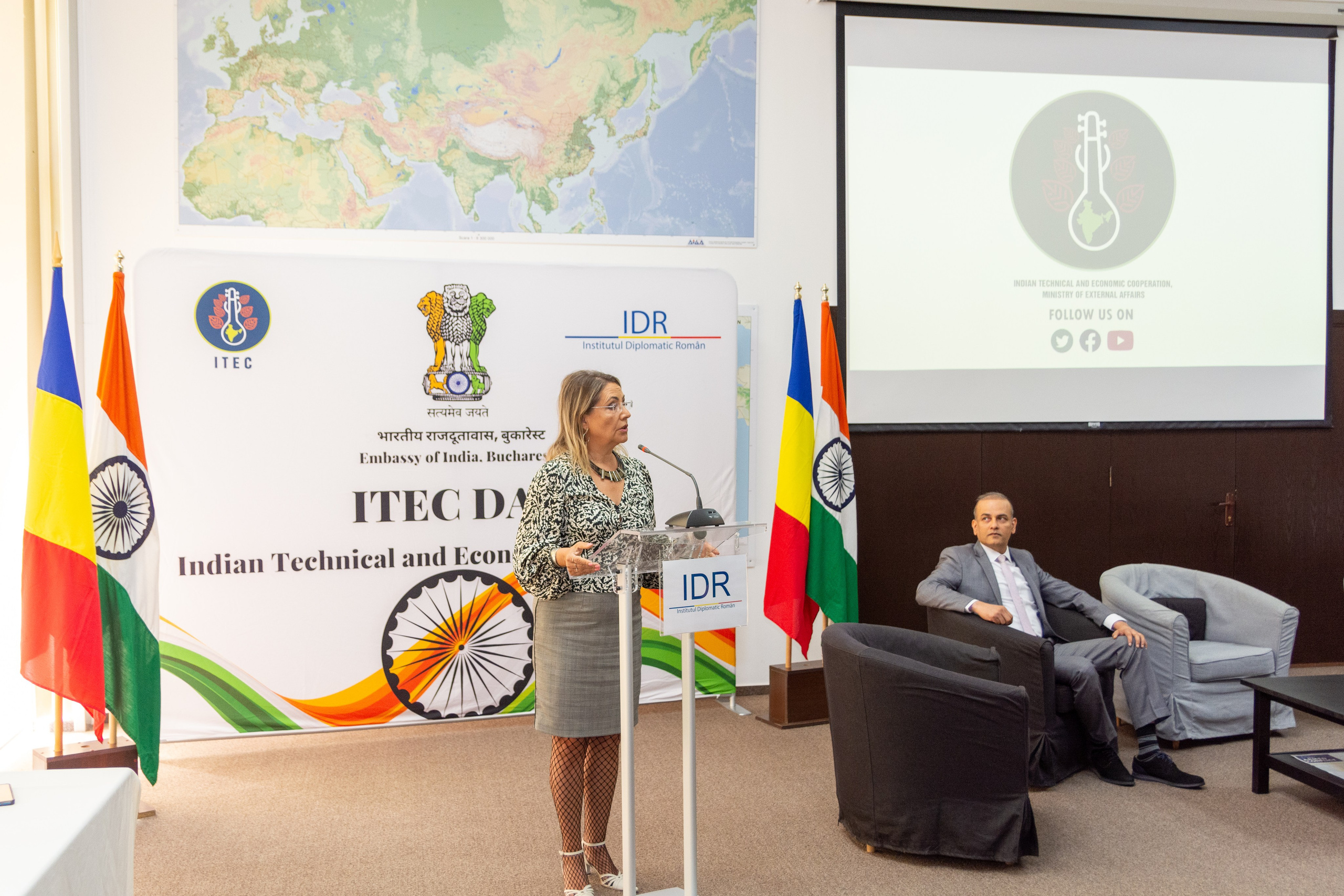 Corporate photographer, business photo session, corporate photographer price, Professional Services for Business Events, Business portraits, photos for events organized by companies, product photography, Bucharest business photos, Bucharest professional photos, Professional portrait photos, embassy events, product launch , fashion photography, fashion photography, workshops