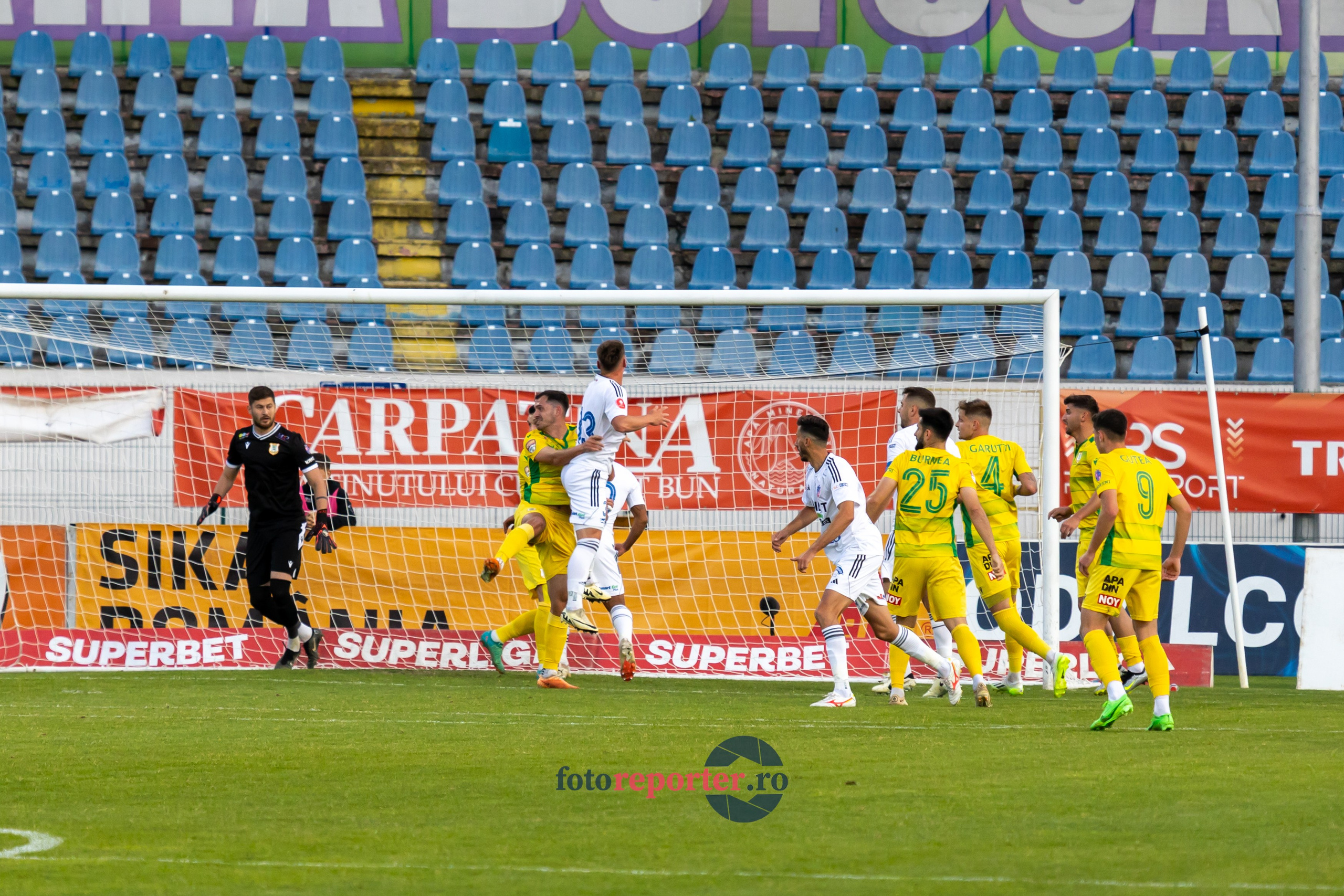 Galerie Foto: FC Botoșani vs. CS Mioveni - Pe 17 mai 2024, am fost martorii unei partide incredibile între FC Botoșani și CS Mioveni, în prima manșă a barajului pentru evitarea retrogradării. În fața unui stadion plin de emoție și speranță, echipa noastră a obținut o victorie importantă, cu un gol marcat de Aldair în minutul 93. 💪 *FC Botoșani 1-0 CS Mioveni*⚽️ Urmăriți momentele cheie ale meciului și bucuria suporterilor în această galerie foto! Pregătiți-vă pentru meciul de retur de pe 24 mai, când vom lupta din nou pentru a rămâne în prima ligă.#FCBotoșani #CSMioveni #BarajRetrogradare #ForzaBotoșani 