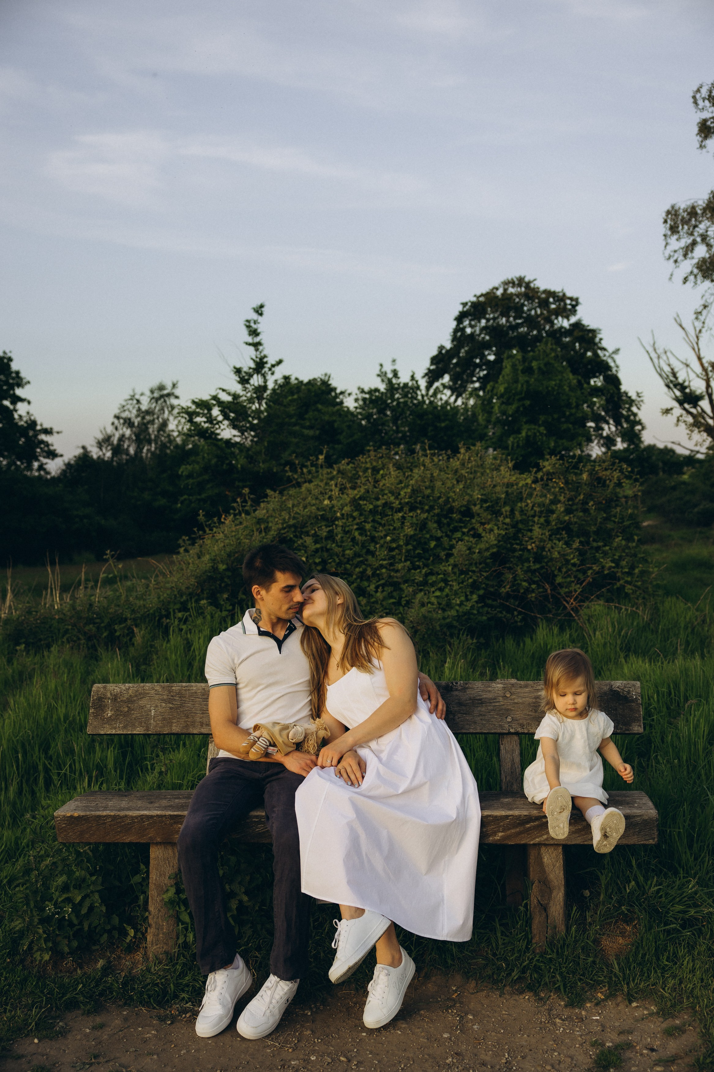 Familienshooting bei Sonnenuntergang. Familien & Hochzeitfotografin Nadja Holzmann