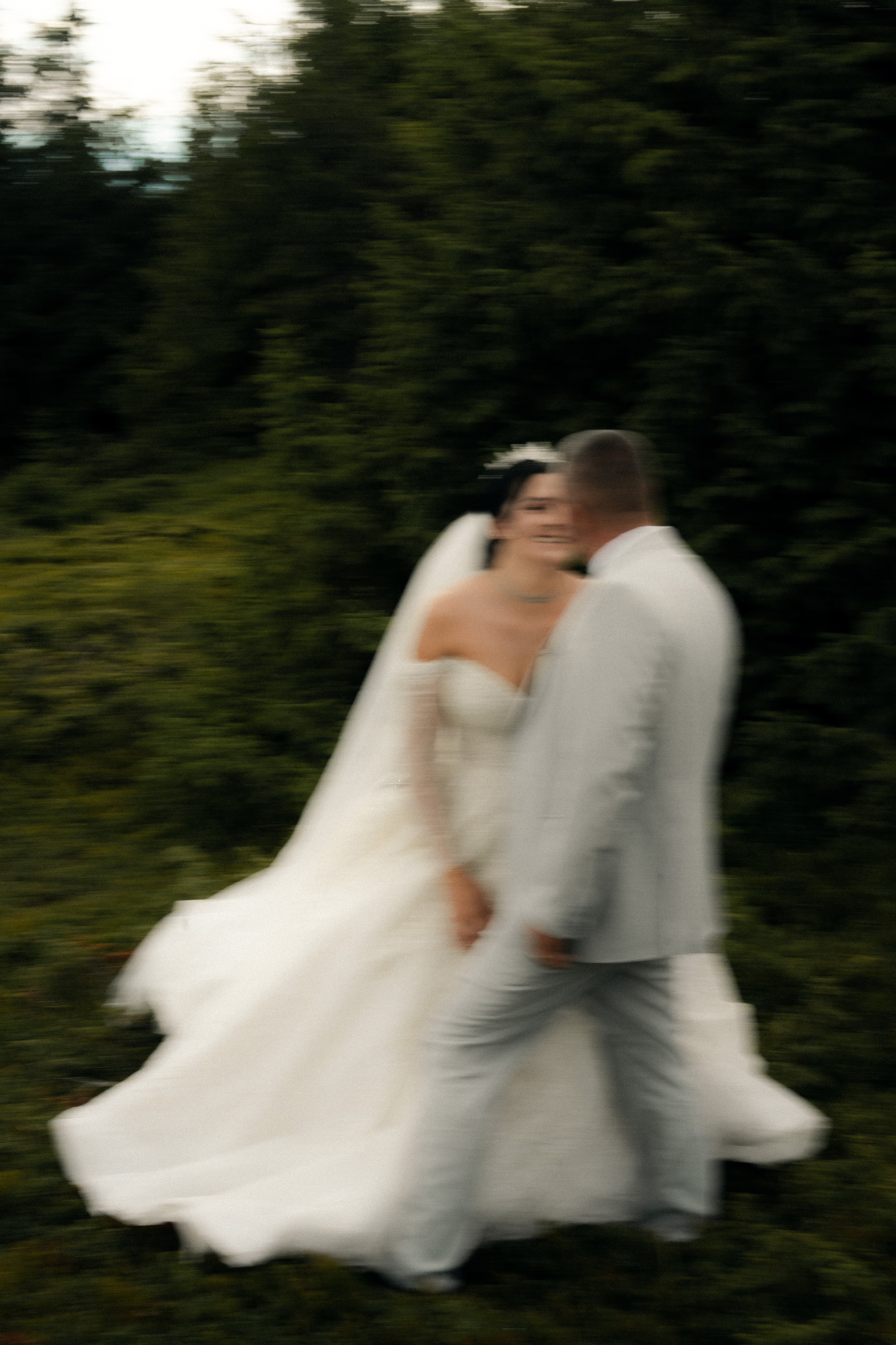 Documentary Weddings. Adrian Aioanei — Fotograf profesionist de nuntă în Iași, Suceava și București. Specializat în evenimente, portrete și fine art