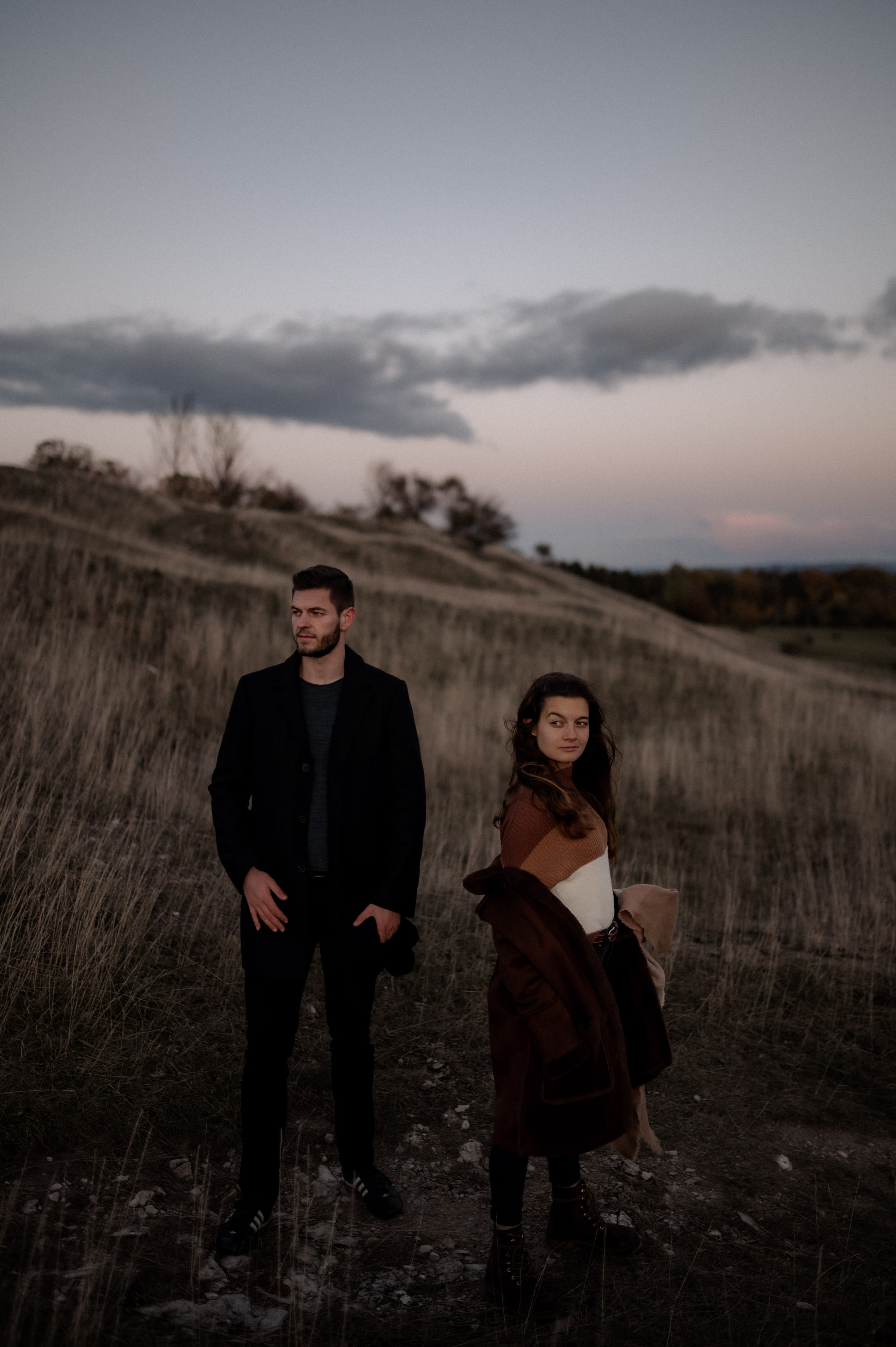 Wenn der Wind flüstert | Paarshooting am Gelben Berg. Фотограф в Нюрнберге Ирина Менерт из Ансбаха