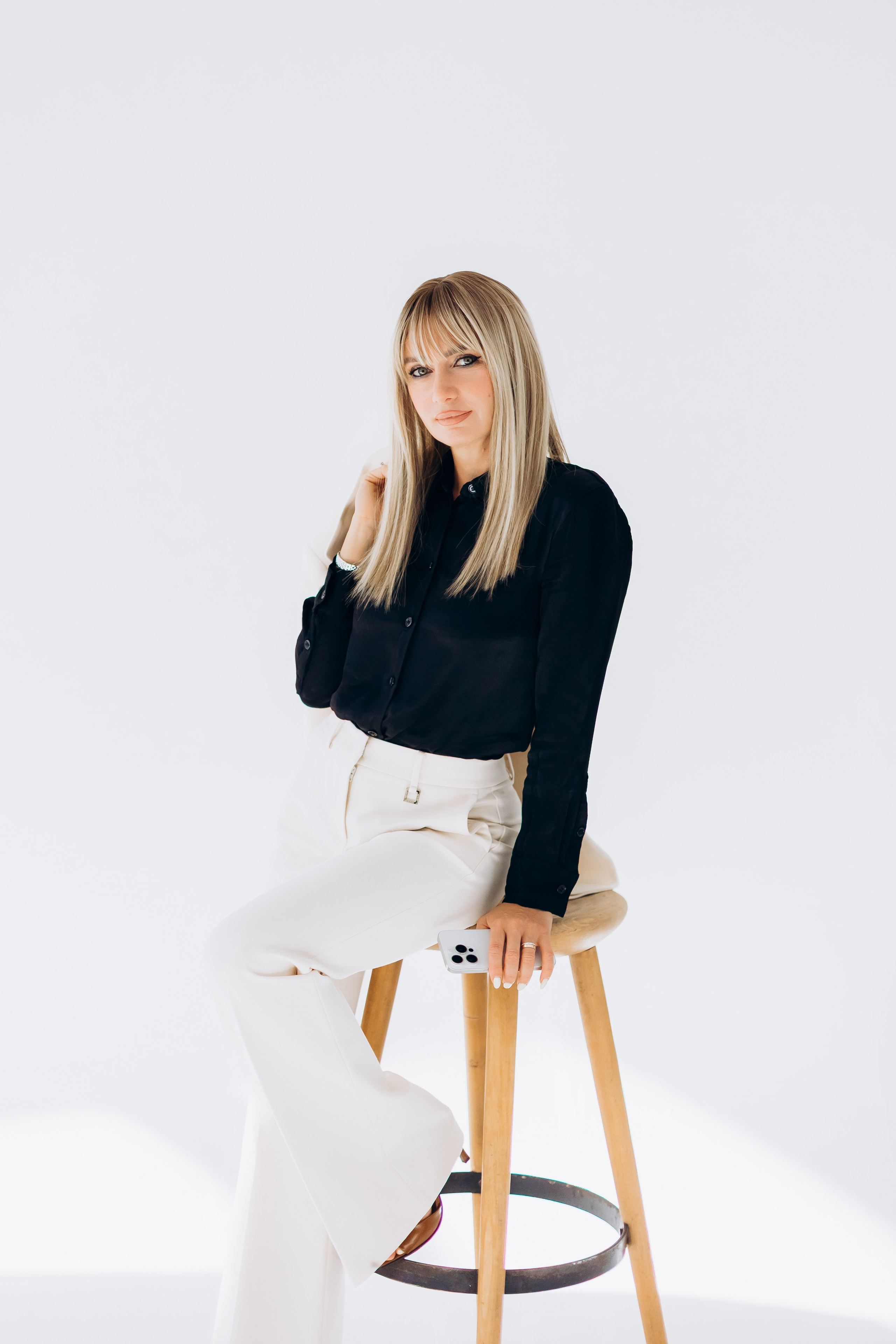 Anastasia (business portrait). Wedding and Family Photograph