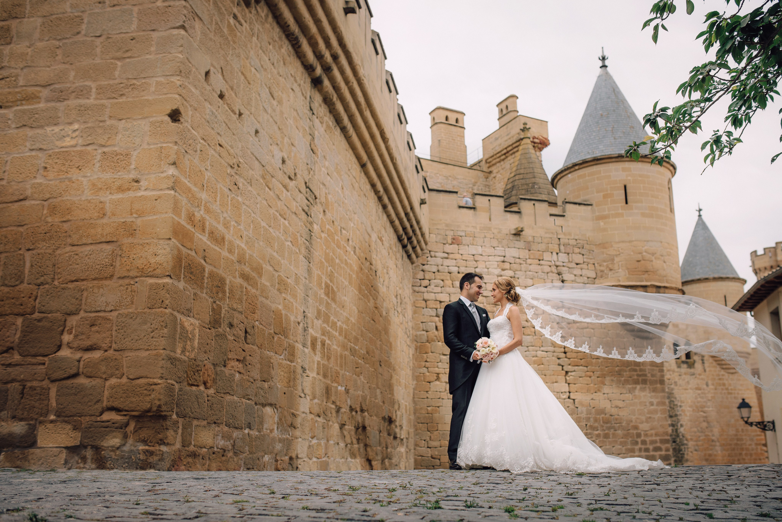Una boda de cuento de hadas en Olite. Fotógrafo profesional Bilbao
