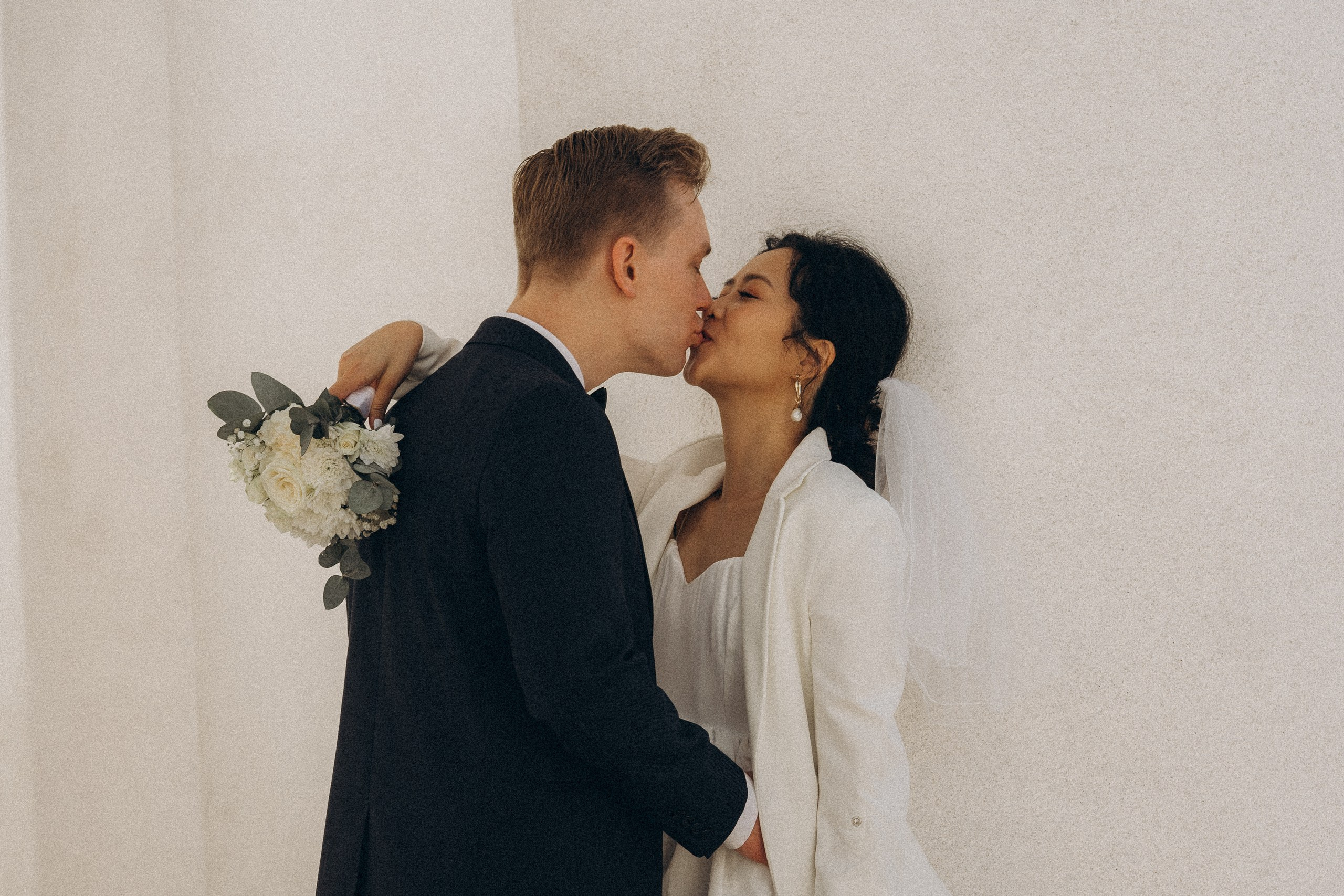 City wedding. Wedding and portrait photographer in Helsinki Vickan O