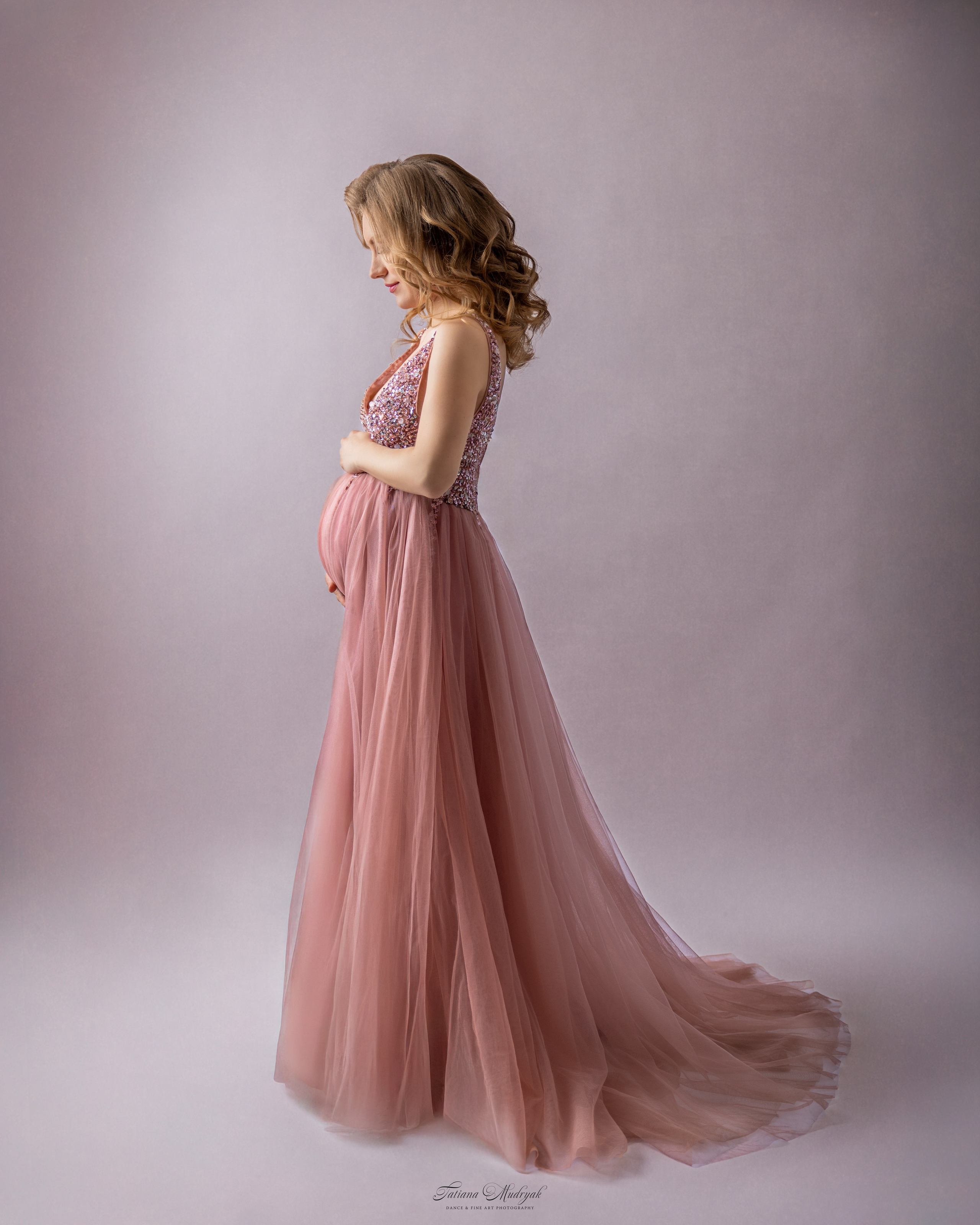 Maternity Photoshoot in Dresden — Studio & Outdoor. Family & Maternity Photographer in Dresden Tatiana Mudryak