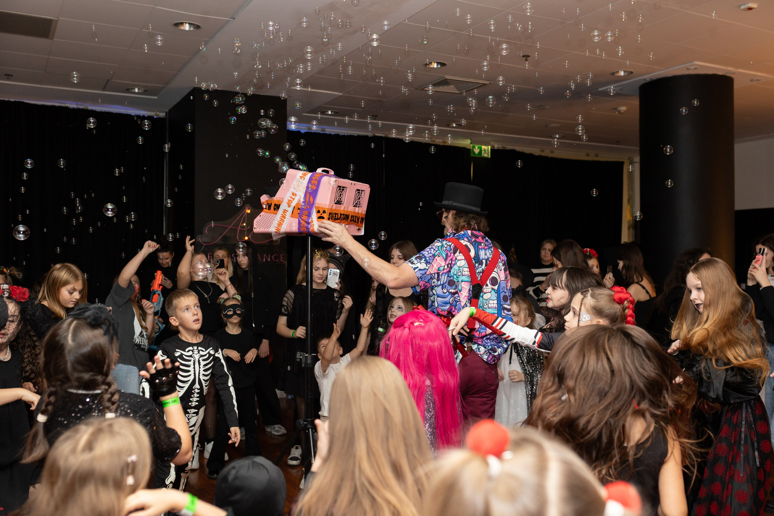 Leo dance studio Helloween 2025. Семейный и детский фотограф в Варшаве Мила Бобровская