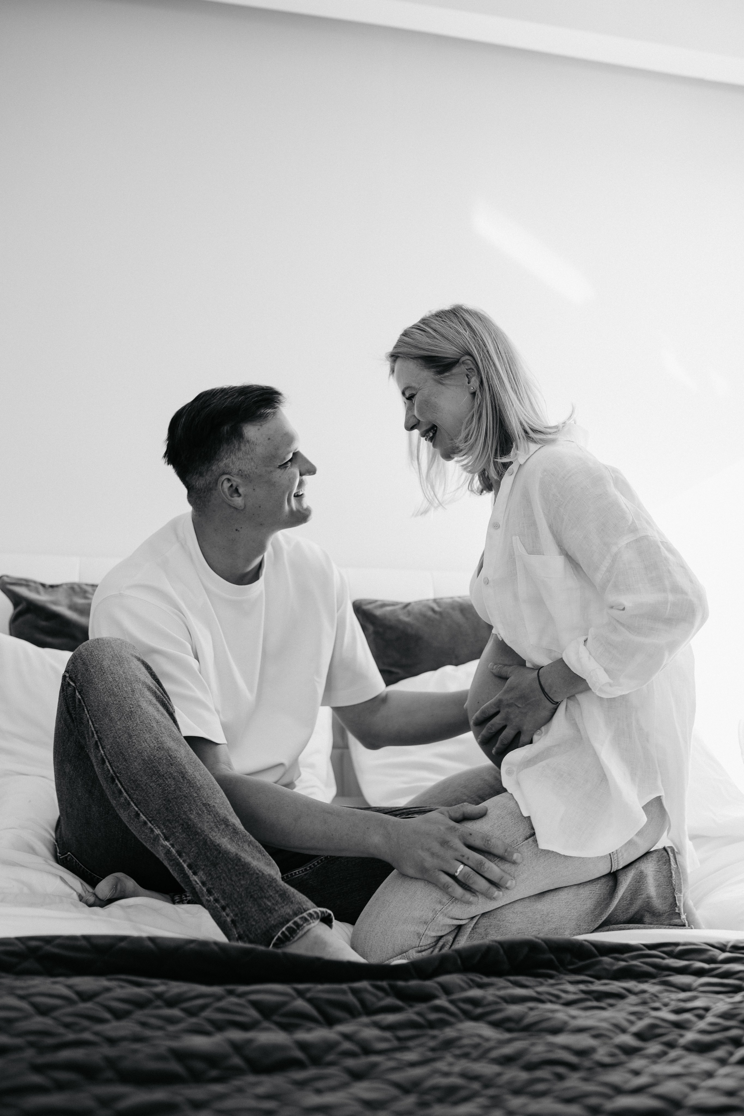 Pełna emocji fotografia sesja ciążowa lifestyle | Natalia Malinowska Fotografia | Augustów Warszawa. Natalia Malinowska Fotografia | Fotograf ślubny i rodzinny Augustów Warszawa