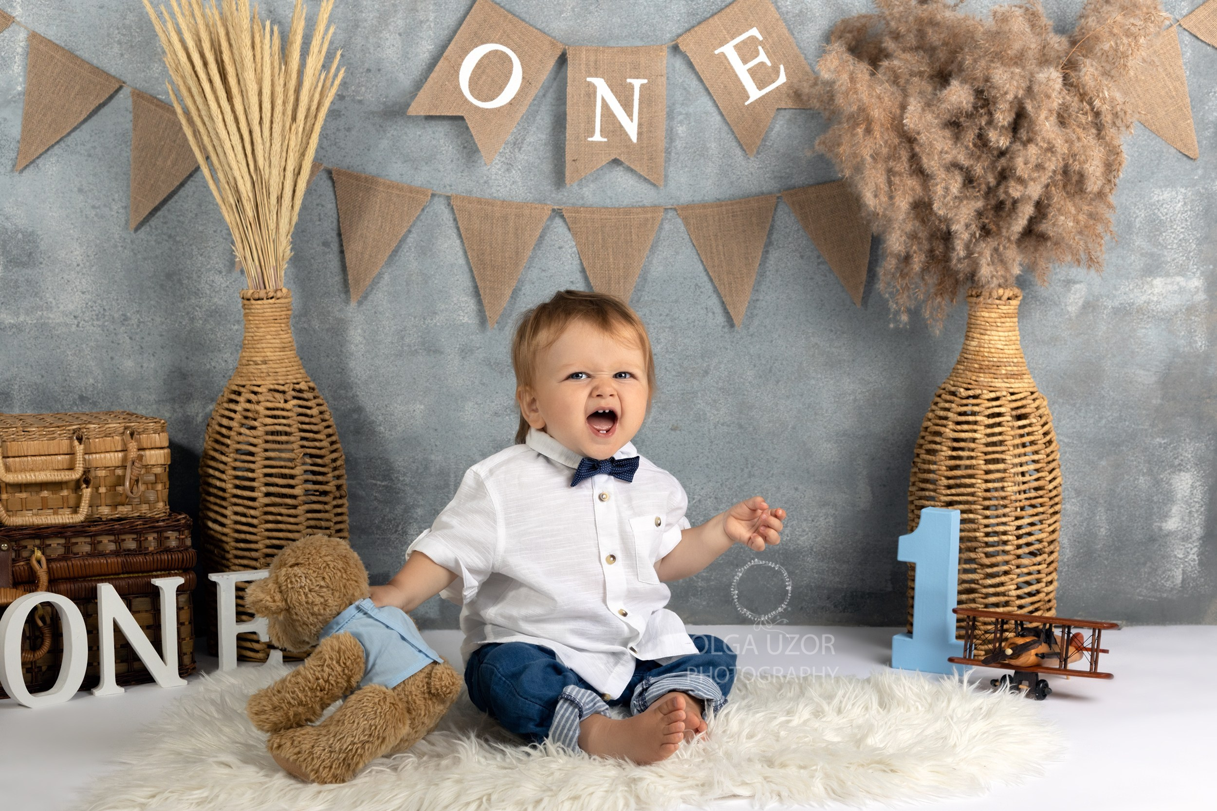 Contact with photographer. Stevenage, Hertfordshire family, maternity and newborn photographer