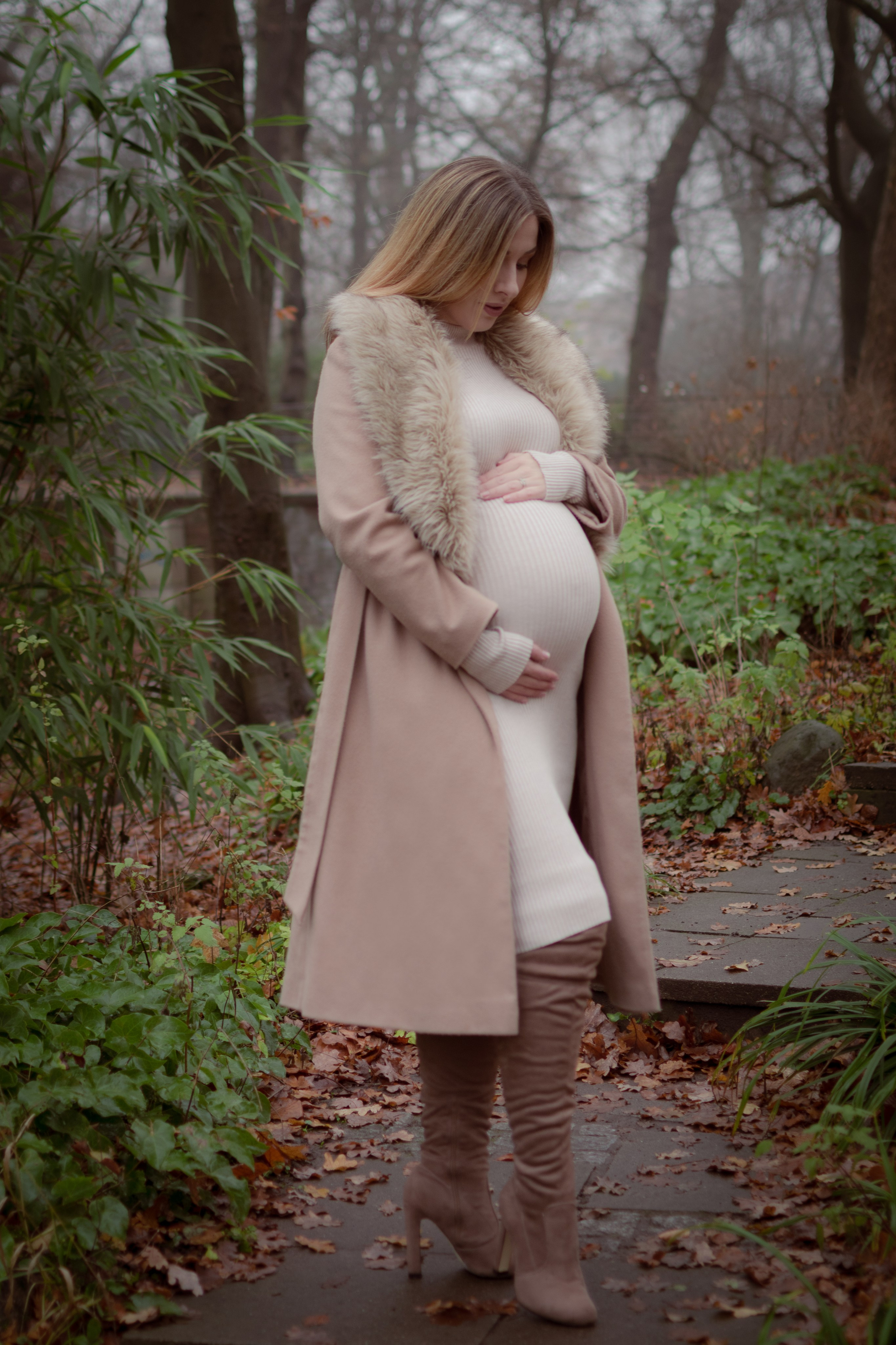 Hayley. Maternity Newborn and Family photographer Hamburg Claire Hambley