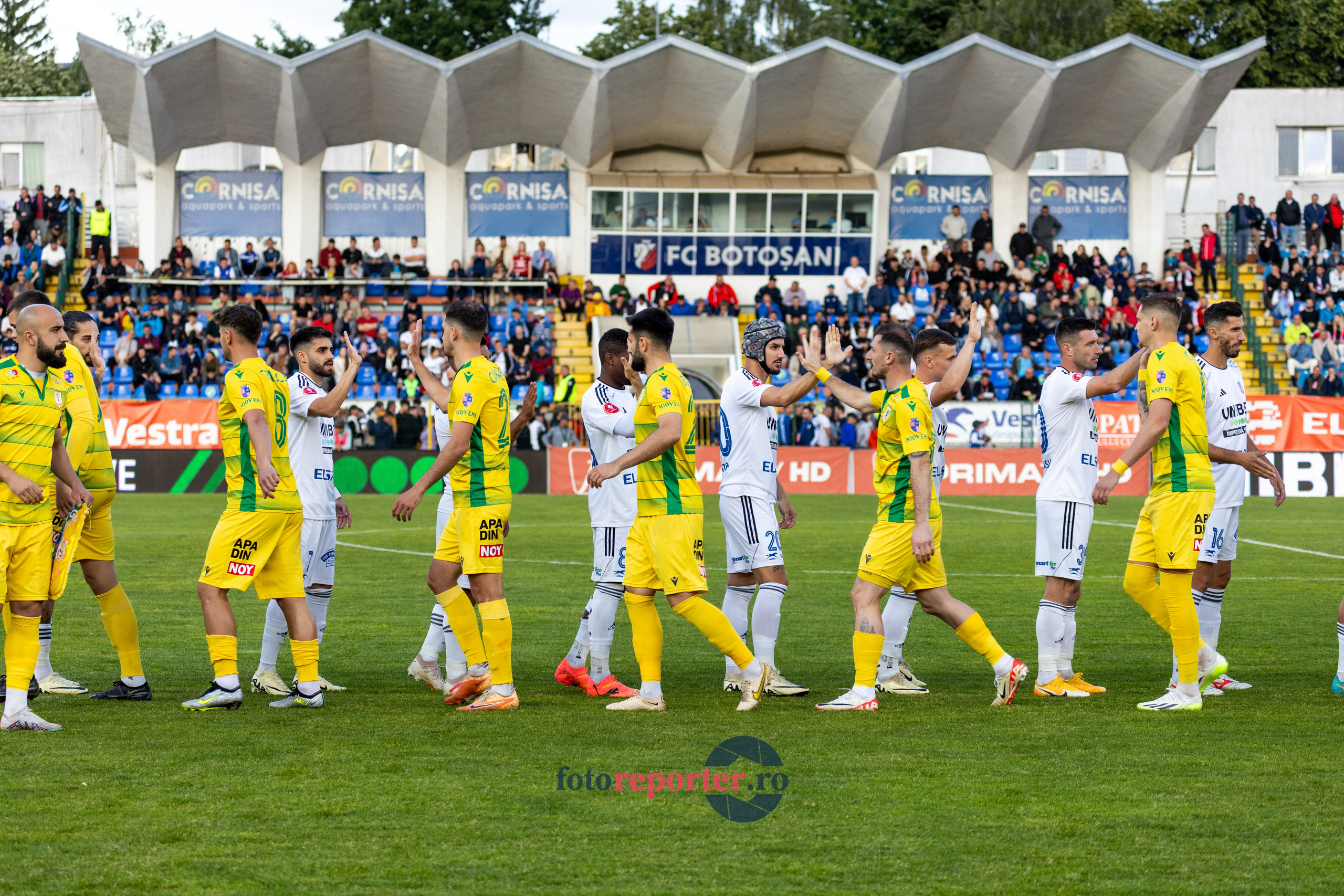 Galerie Foto: FC Botoșani vs. CS Mioveni - Pe 17 mai 2024, am fost martorii unei partide incredibile între FC Botoșani și CS Mioveni, în prima manșă a barajului pentru evitarea retrogradării. În fața unui stadion plin de emoție și speranță, echipa noastră a obținut o victorie importantă, cu un gol marcat de Aldair în minutul 93. 💪 *FC Botoșani 1-0 CS Mioveni*⚽️ Urmăriți momentele cheie ale meciului și bucuria suporterilor în această galerie foto! Pregătiți-vă pentru meciul de retur de pe 24 mai, când vom lupta din nou pentru a rămâne în prima ligă.#FCBotoșani #CSMioveni #BarajRetrogradare #ForzaBotoșani 