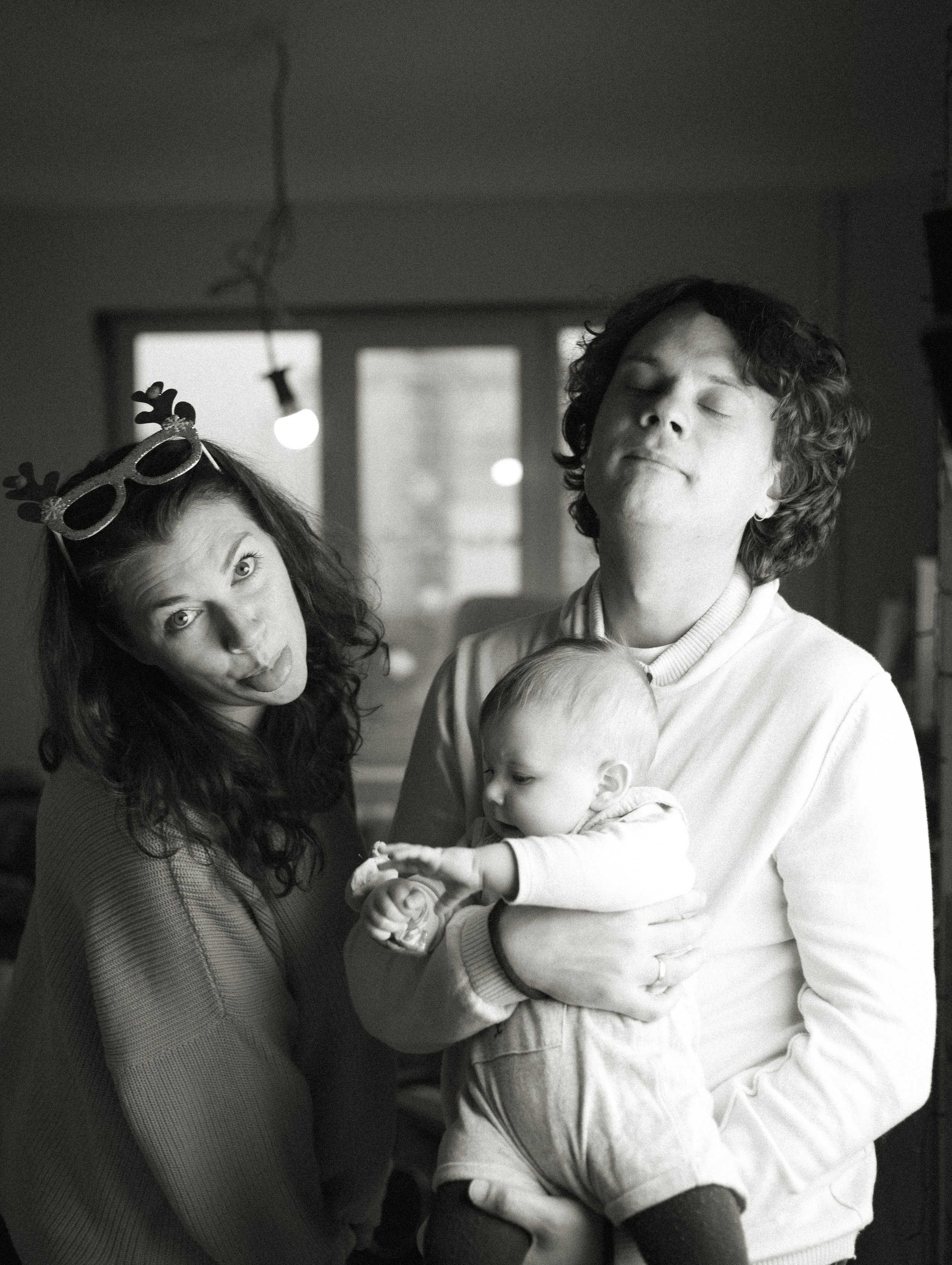 Séance photo de famille pour Noël. Histoires d’amour, séances photos de famille et de mariage en France