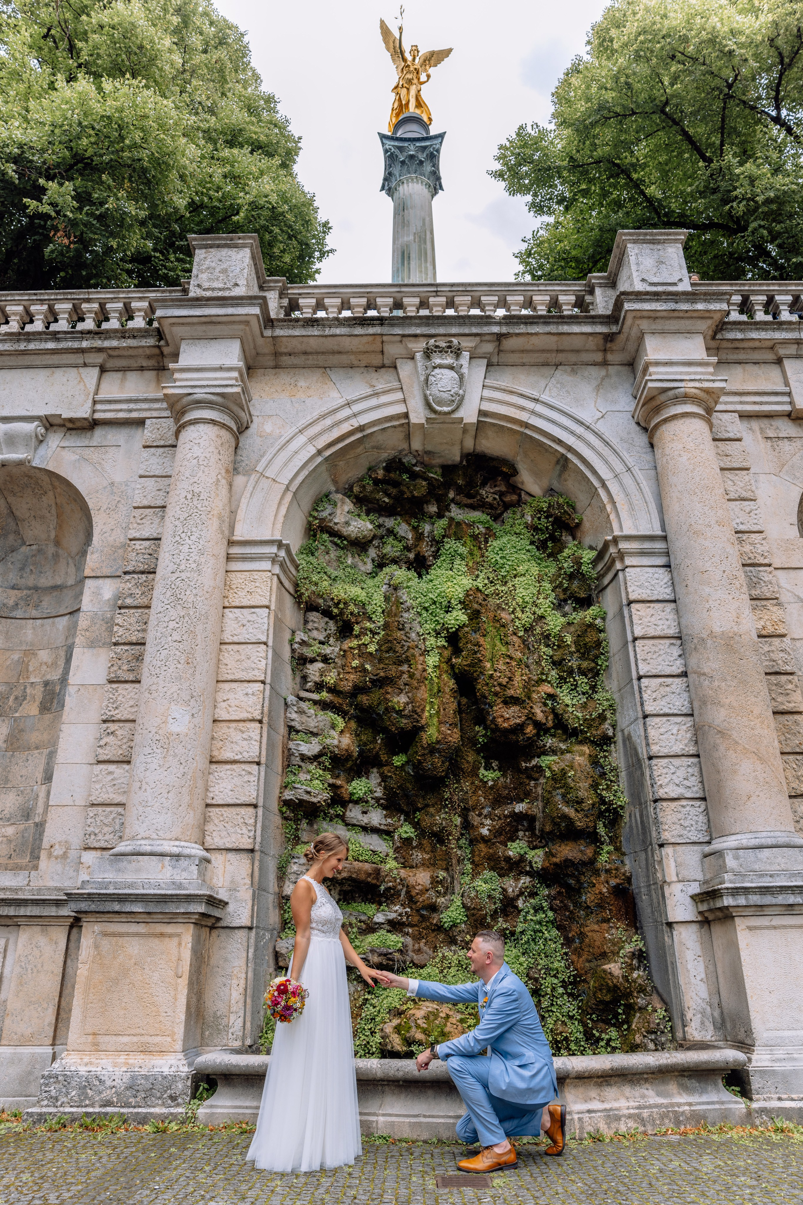 Sandra und Kevin: Standesamt Unterföring und Friedensengel. Hochzeitsfotograf München Taufe Familienfotograf Tanja Mauke