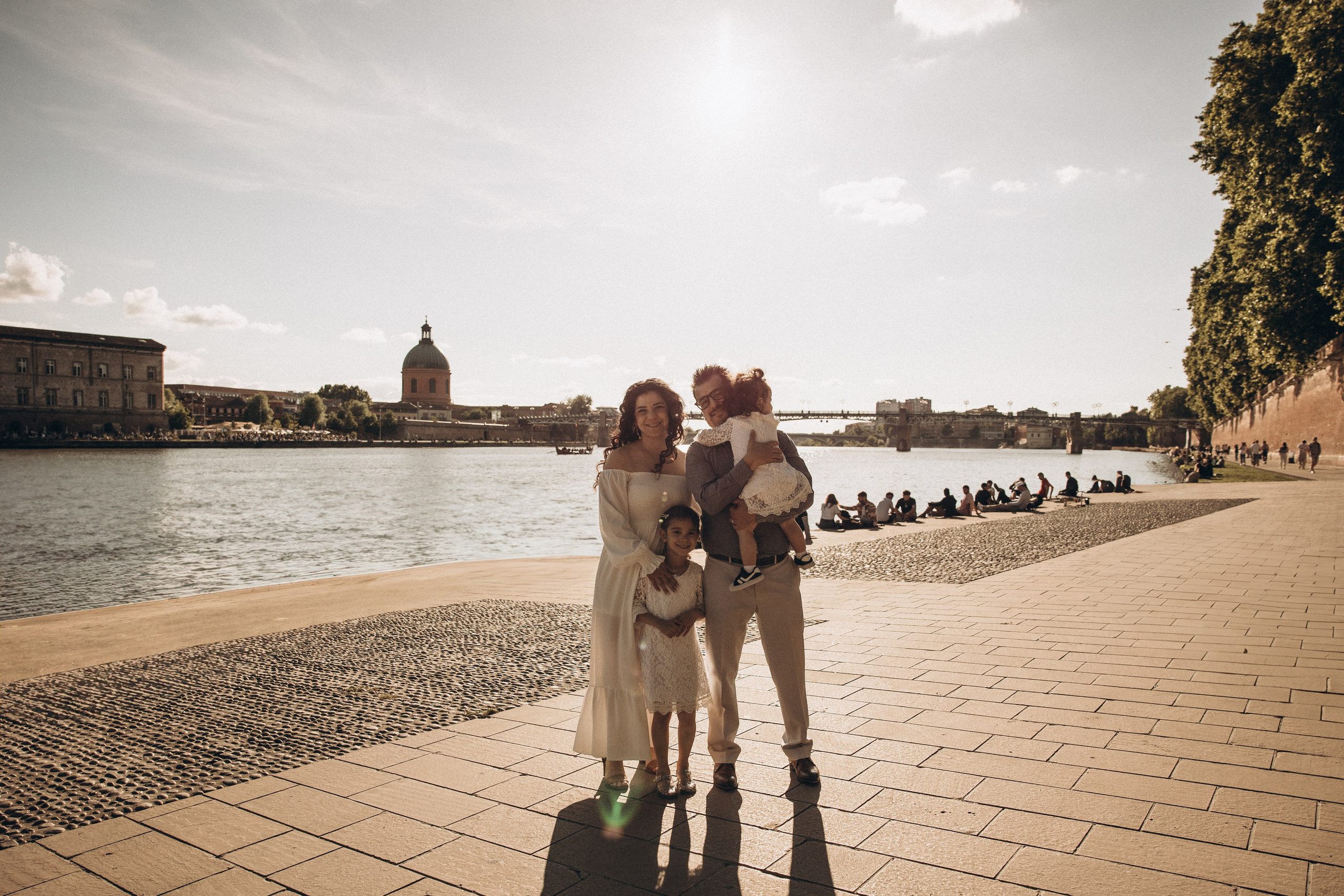 Family photo session in Toulouse. Eugenie Smirnova — wedding, corporate and lifestyle photographer in Toulouse and Southwest France