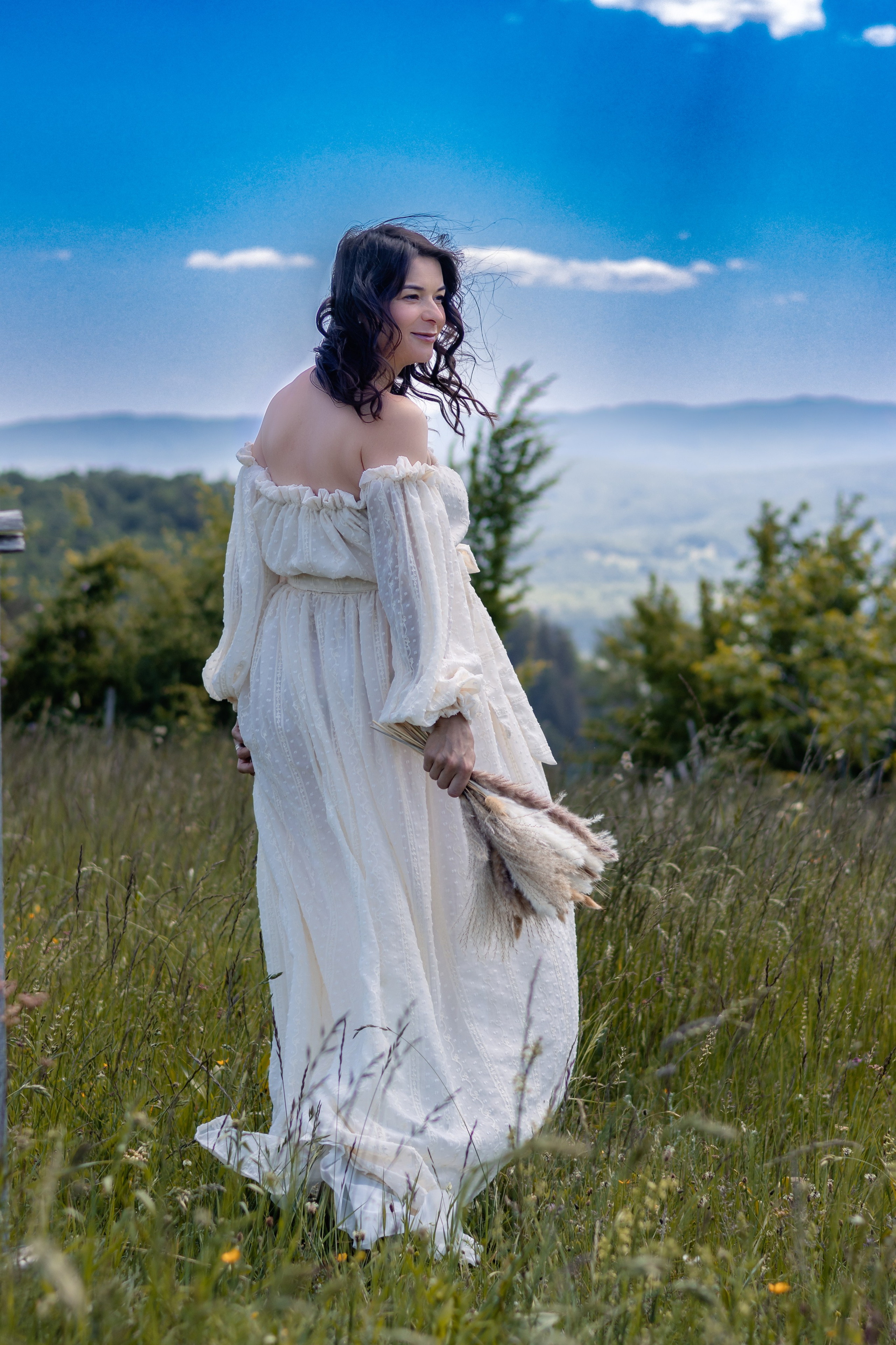 Aniela Petreanu. Alutza Visuals