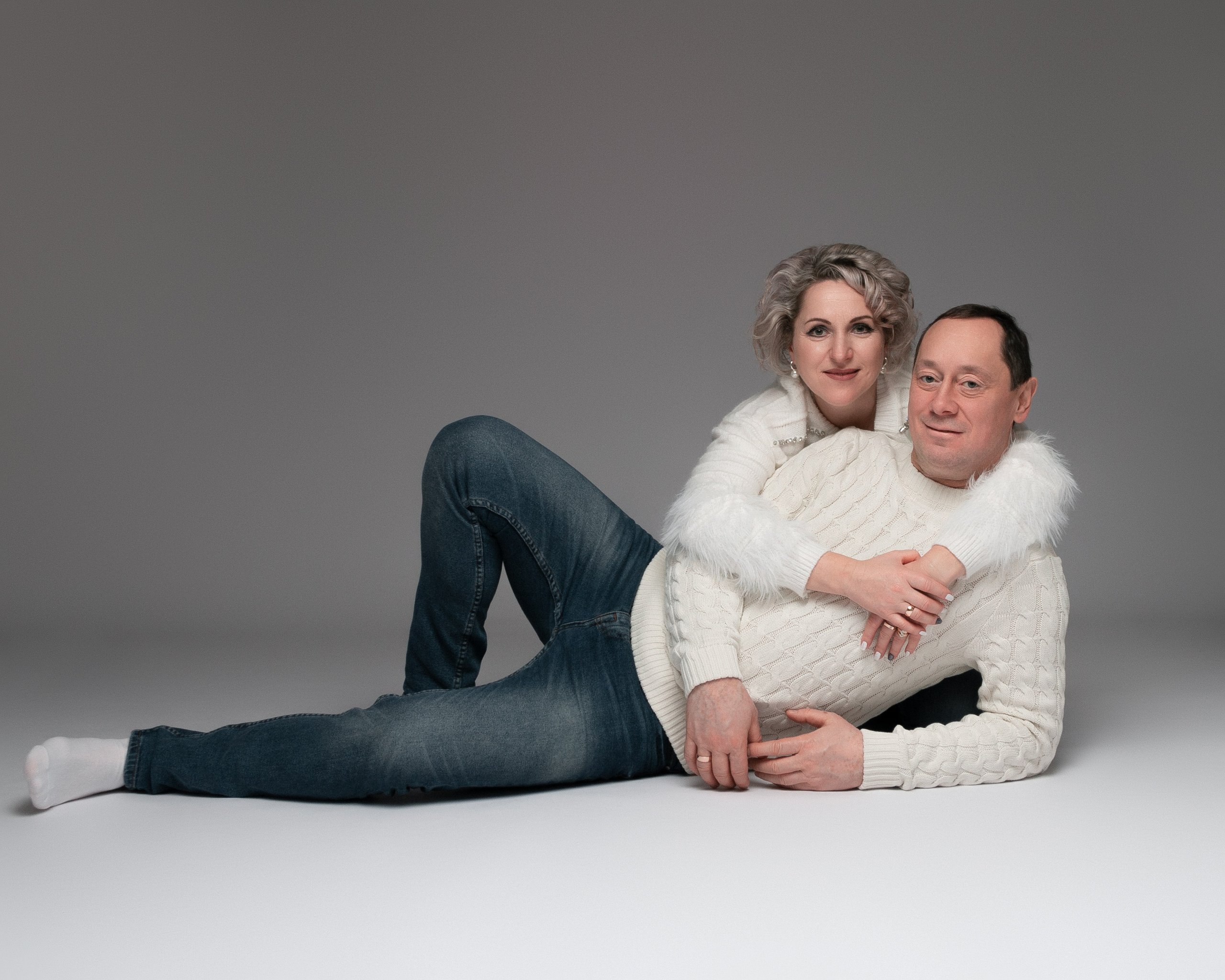 Natalia und Sergej umarmen sich innig – voller Liebe und Freude