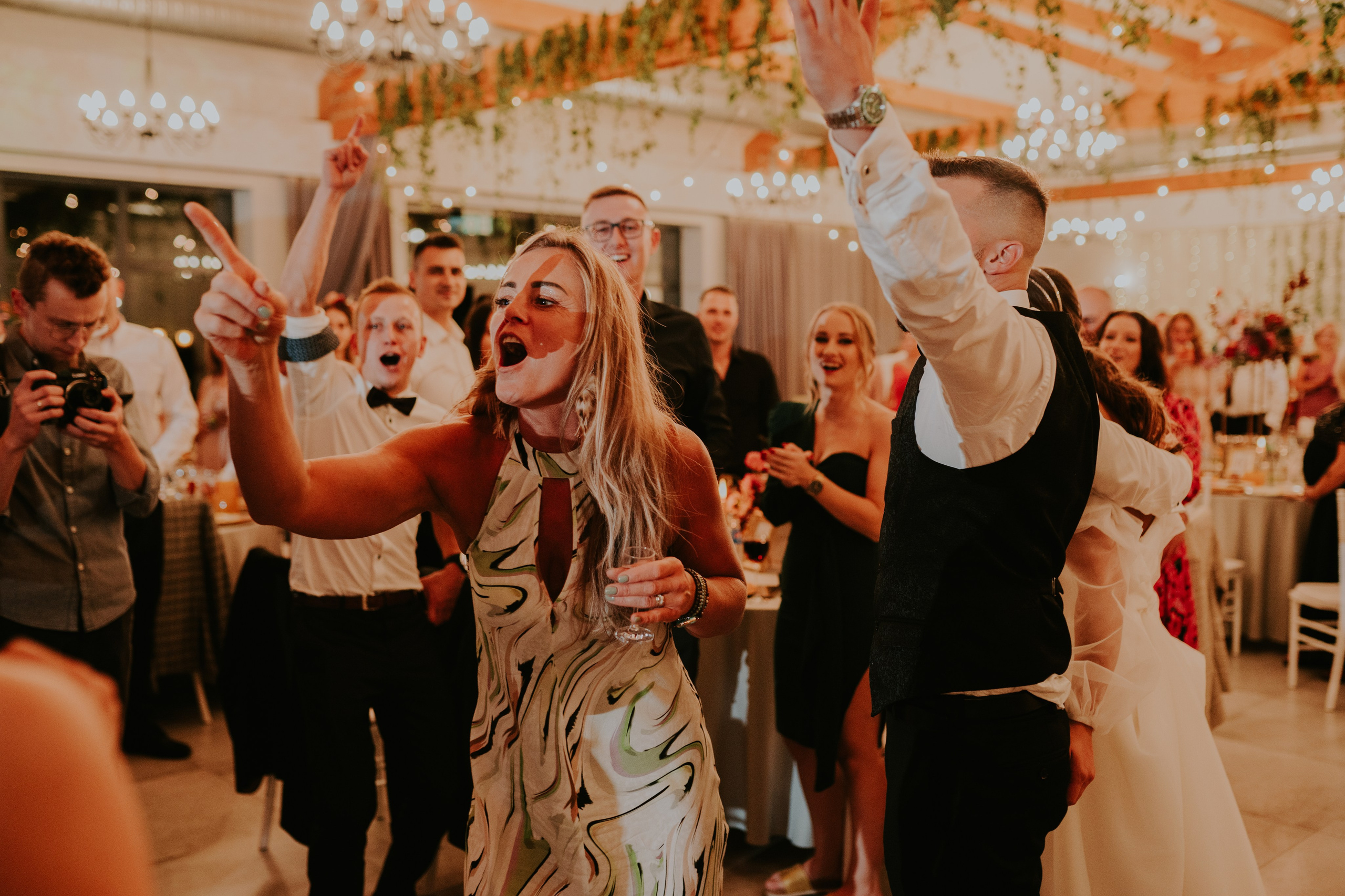 Sala Koralowa w Jaworzu: Opowieść o ślubie Nikoli i Kacpra. Karkowskafoto - fotografia miłości