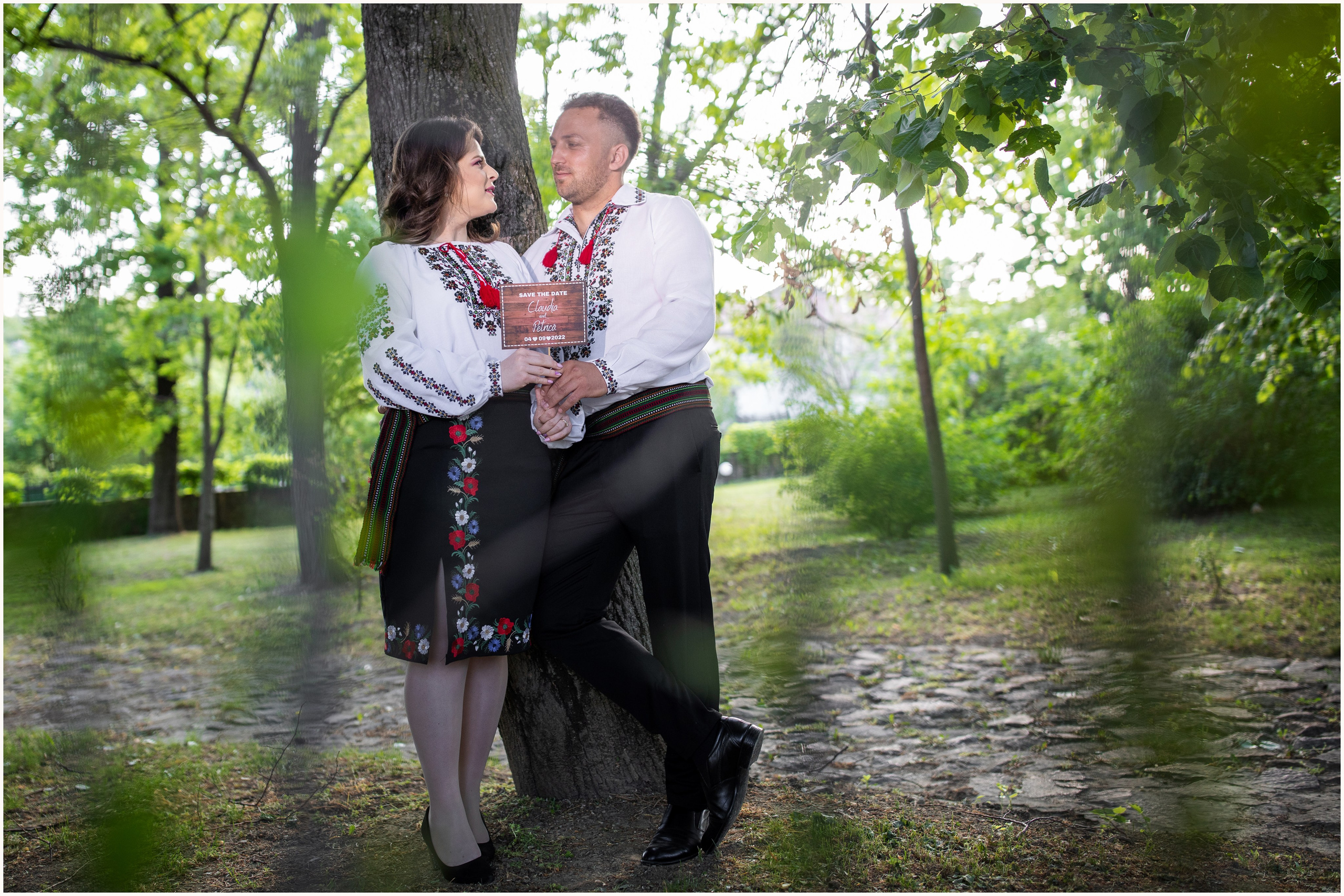 - save-the-date-petrică-claudia-ședință-foto-logodnă  - cuplu-îndrăgostit-ședință-foto-romantică  - anunț-nuntă-petrică-claudia-save-the-date  - fotografii-save-the-date-iași-botoșani-suceava  - petrică-claudia-poze-logodnă-foto-alin-chirilă  - ședință-foto-pre-nuntă-save-the-date  - save-the-date-poze-emotionante-cuplu  - logodnă-foto-petrică-claudia-alino-foto-studio  - ședință-foto-natură-cuplu-viitori-miri  - alin-chirilă-fotograf-save-the-date-petrică-claudia