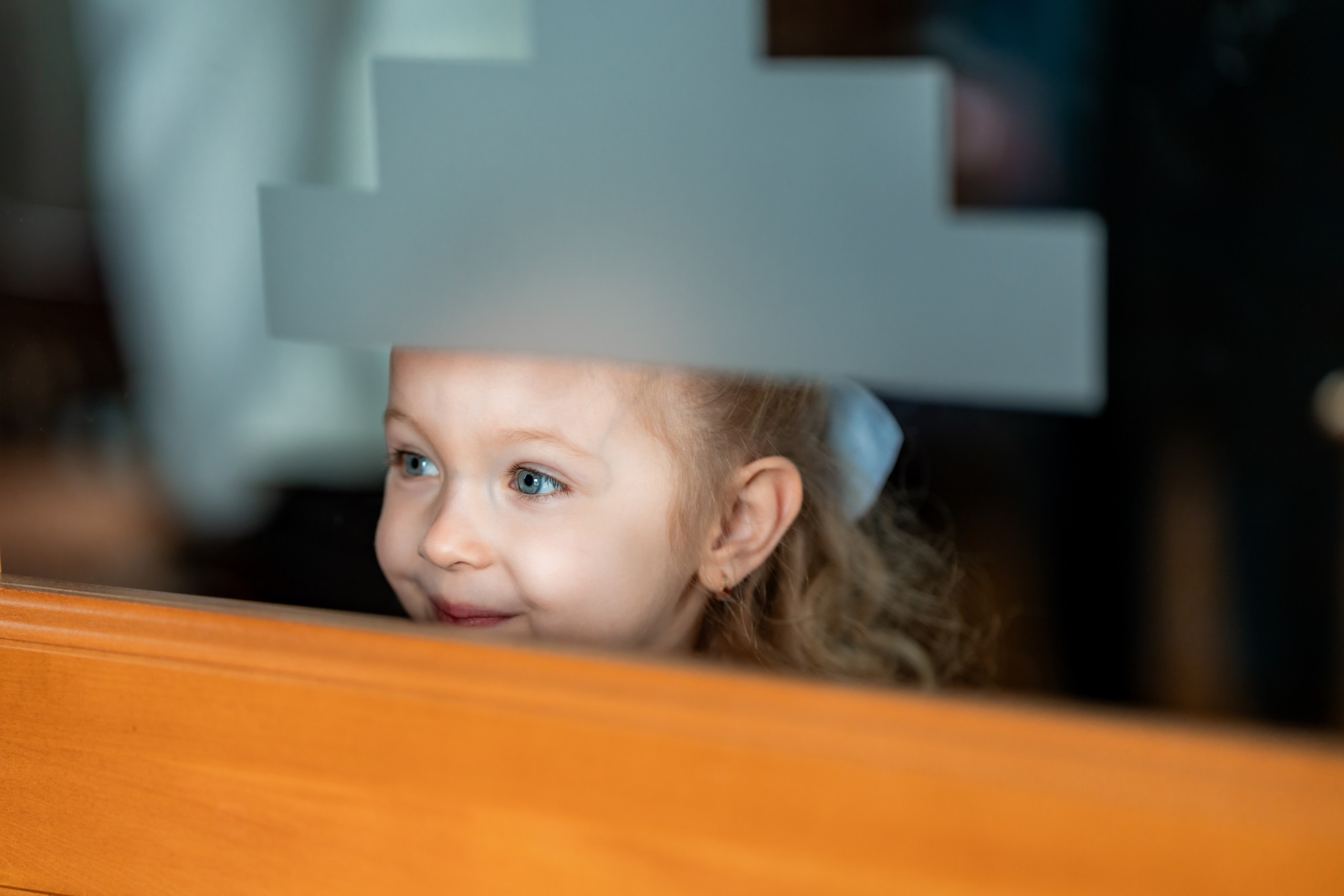 fotograf botez , fotografie botez Botoșani, fotograf Alin Chirilă, amintiri botez, fotografii botez, botez Miruna Parascheva, fotograf copii, fotografie botez în Botoșani-alt="botez , fotografie botez Alin Chirilă, amintiri botez, fotografii emoționante botez Botoșani"-- fotografii-botez-bebelus- amintiri-botez-micuț- moment-sfânt-crestinare- fotografie-emotionanta-botez- detalii-botez-bebelusi- parinti-fericiti-la-botez- fotograf-botez-profesionist- botez-in-biserica-ortodoxa- micuț-botezat-cu-emoție- zâmbete-și-lacrimi-la-botez- bebeluș-la-cristelniță- decor-botez-colorat- botez-cu-dragoste-și-credință- emotie-pura-la-botez- fotograf-botez-botosani- botez-iasi-suceava-fotograf- amintiri-nepretuite-botez-- Preotul ținându-l pe micuțul Mathias Gabriel la botez, în biserica Înălțarea Domnului, Copălău  - Detalii de la botezul lui Mathias – lumânare, trusou și icoană  - Familia lui Mathias Gabriel alături de micuț, în ziua botezului  - Portret emoționant cu mama și bebelușul în brațe, în biserică,fotograf profesionist evenimente Botoșani, Iași, Suceava, Fălticeni, Bacău, Pașcani, Roman - AlinoFotoStudio by Alin Chirilă - servicii foto nuntă, botez, cununie, ședințe foto creative, albume personalizate, fotografii emoționante și calitative pentru cele mai importante momente din viață,fotograf nuntă Botoșani Alin Chirilă,  ședință foto botez Iași - AlinoFotoStudio,  servicii fotograf profesionist evenimente Suceava,  fotograf cununie civilă Fălticeni - Alin Chirilă,  album foto nuntă personalizat Bacău.“Bebeluș botezat în biserică, ținut în brațe de nași”	•	“Detaliu cu lumânarea de botez decorată cu flori albe”	•	“Părinți emoționați alături de copilul lor la ceremonia de botez”	•	“Masa festivă de botez cu decor tematic și tort personalizat”	•	“Momentul în care preotul toarnă apă sfințită pe fruntea bebelușului”	“Bebeluș în rochie albă de botez, zâmbind în brațele mamei”	•	“Detaliu cu cruciulița de botez așezată pe o pernă de satin”	•	“Părinți și nași aprinzând lumânările în timpul ceremoniei de botez”	•	“Tort de botez decorat cu figurine tematice și numele copilului”	•	“Copil botezat dormind liniștit în pătuțul decorat festiv”	•	“Momentul în care preotul binecuvântează copilul în fața altarului”	•	“Invitați adunându-se în jurul mesei festive la petrecerea de botez”	•	“Bebeluș ținând în mână o jucărie personalizată primită la botez”	•	“Familie fericită pozând împreună după ceremonia de botez”	•	“Decor tematic cu baloane și flori la locația petrecerii de botez” fotograf Botoșani fotograf evenimente fotograf botez Alin Chirila fotograf alinofotostudio.fotograf botez Amelis Maria, fotografie botez Botoșani, fotograf Alin Chirilă, amintiri botez, fotografii botez, botez Amelis Maria, fotograf copii, fotografie botez în Botoșani,