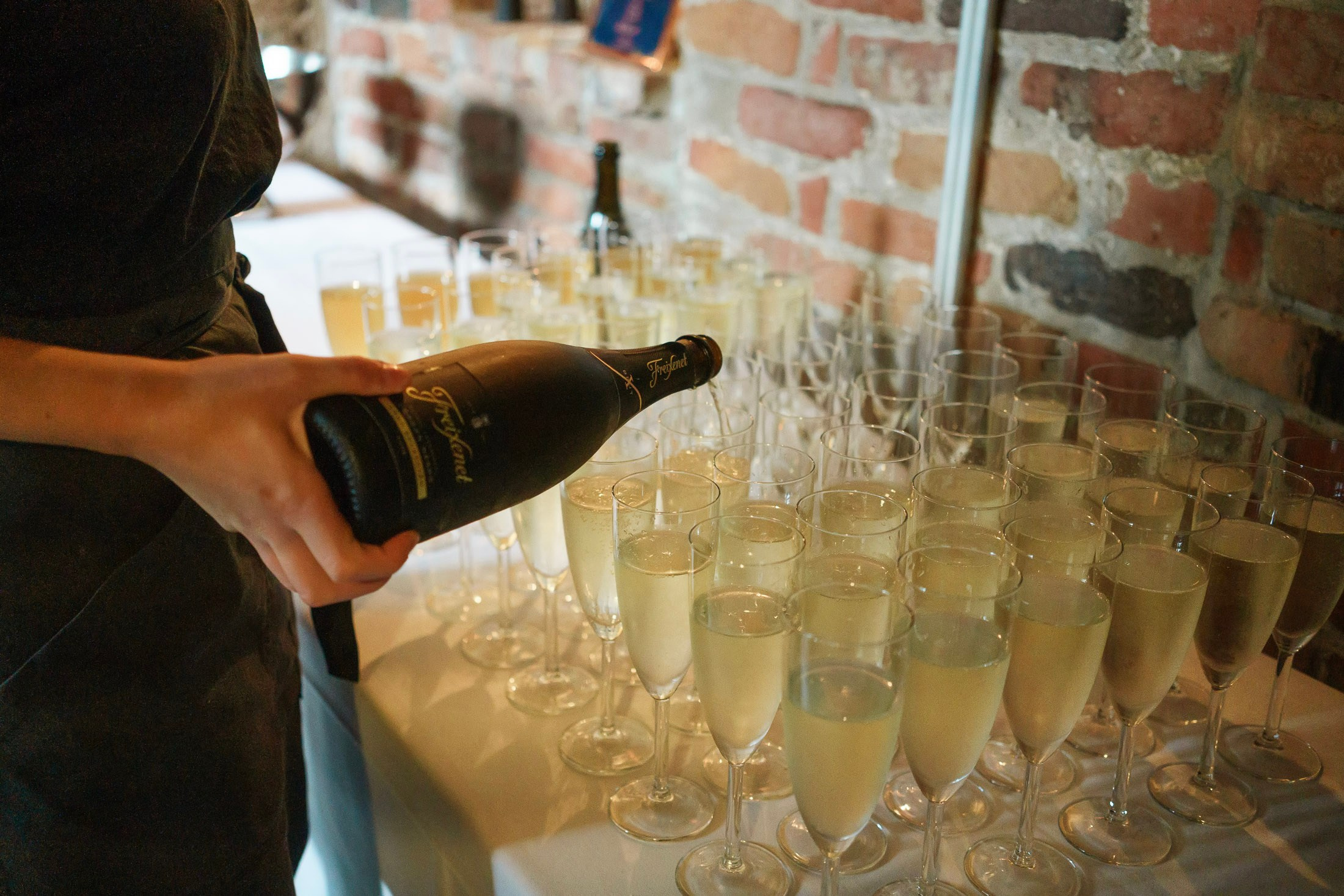 S&J, hääkuvaus Porvoon Tuomiokirkko ja Levinin kellari