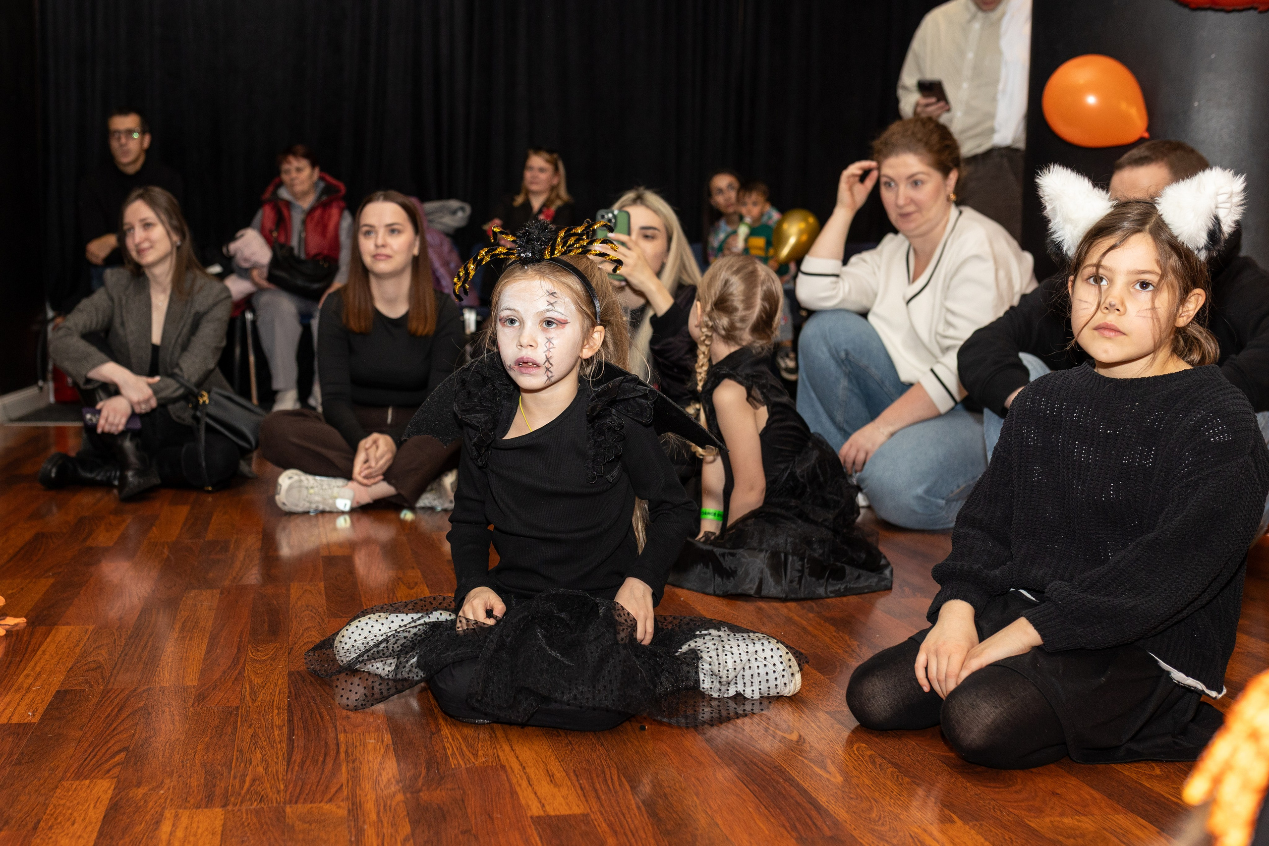 Leo dance studio Helloween 2025. Семейный и детский фотограф в Варшаве Мила Бобровская