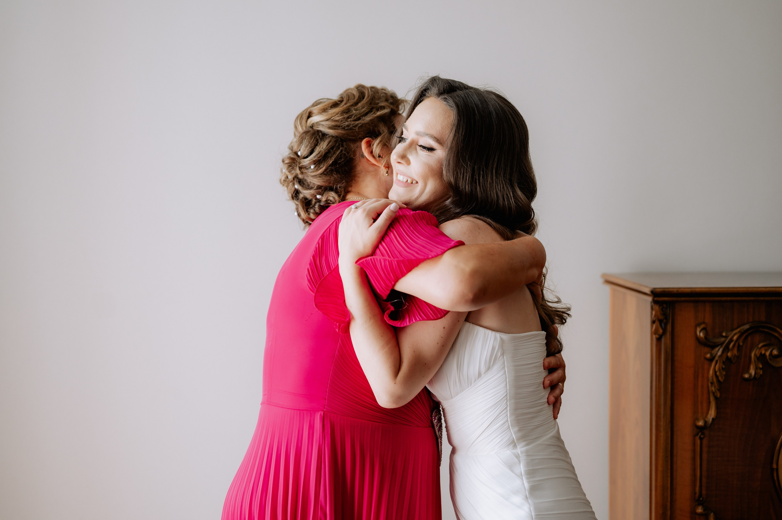 Cununie civila in aer liber , artificii de zi colorate , decor nunta , nunta la Hotel Traian. Proud Vision Weddings | Wedding Photography & Film — Servicii profesionale Foto Video Nunta Iasi