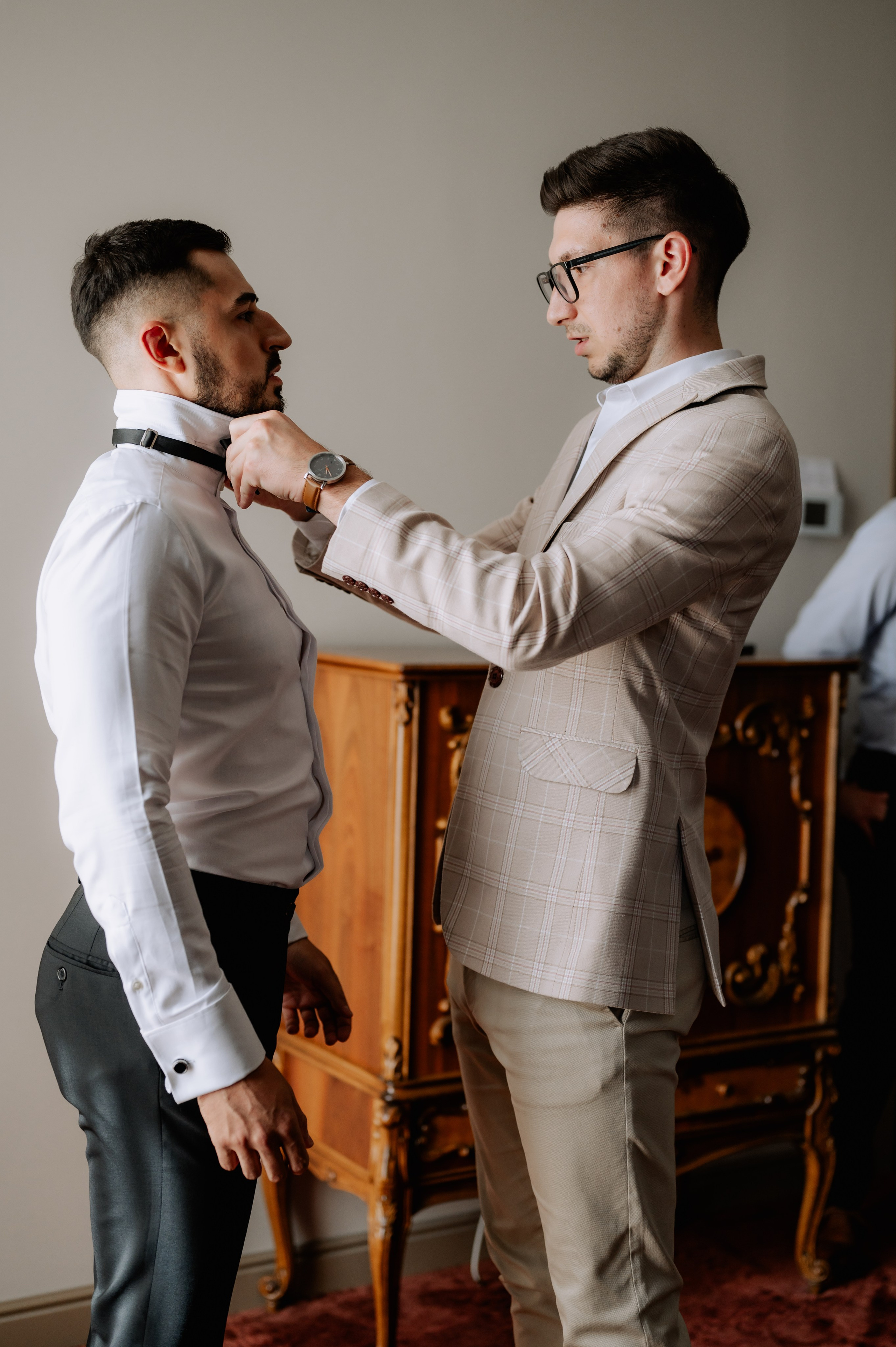 Cununie civila in aer liber , artificii de zi colorate , decor nunta , nunta la Hotel Traian. Proud Vision Weddings | Wedding Photography & Film — Servicii profesionale Foto Video Nunta Iasi