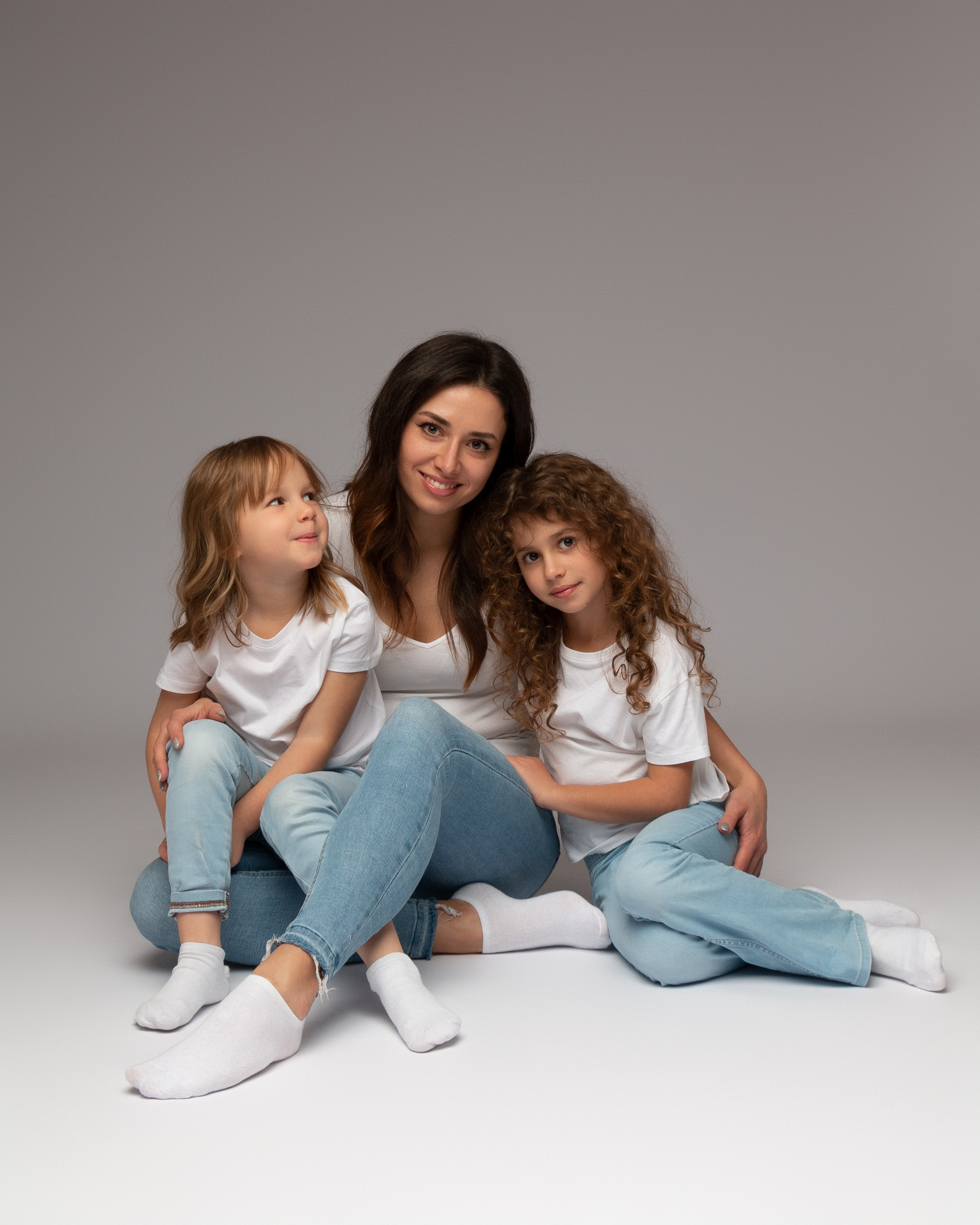 Innige Verbindung: Tanja hält ihre beiden Töchter im Arm – echte Freude