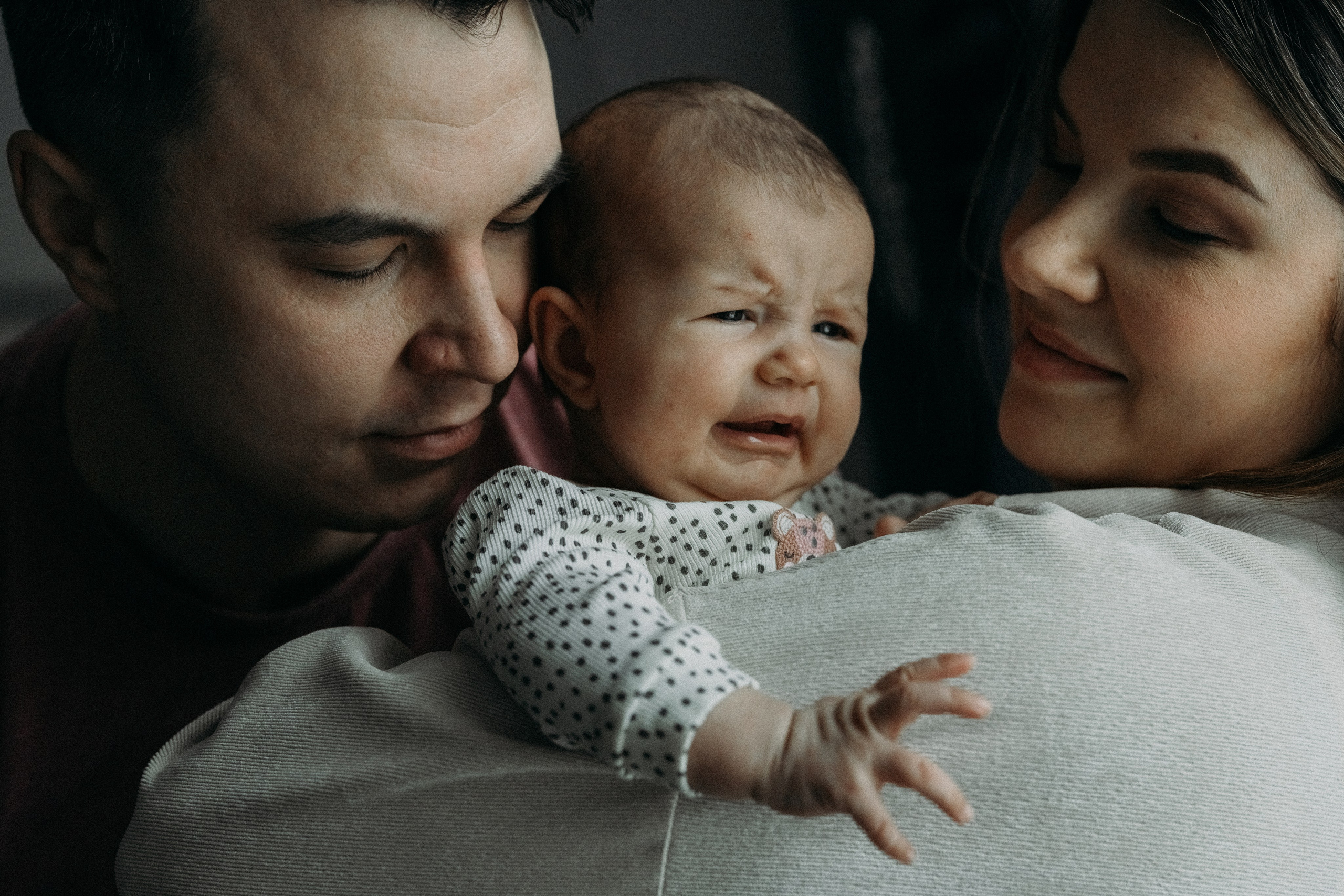 Family, bnw, photoshoot. Wedding and portrait photographer in Helsinki Vickan O