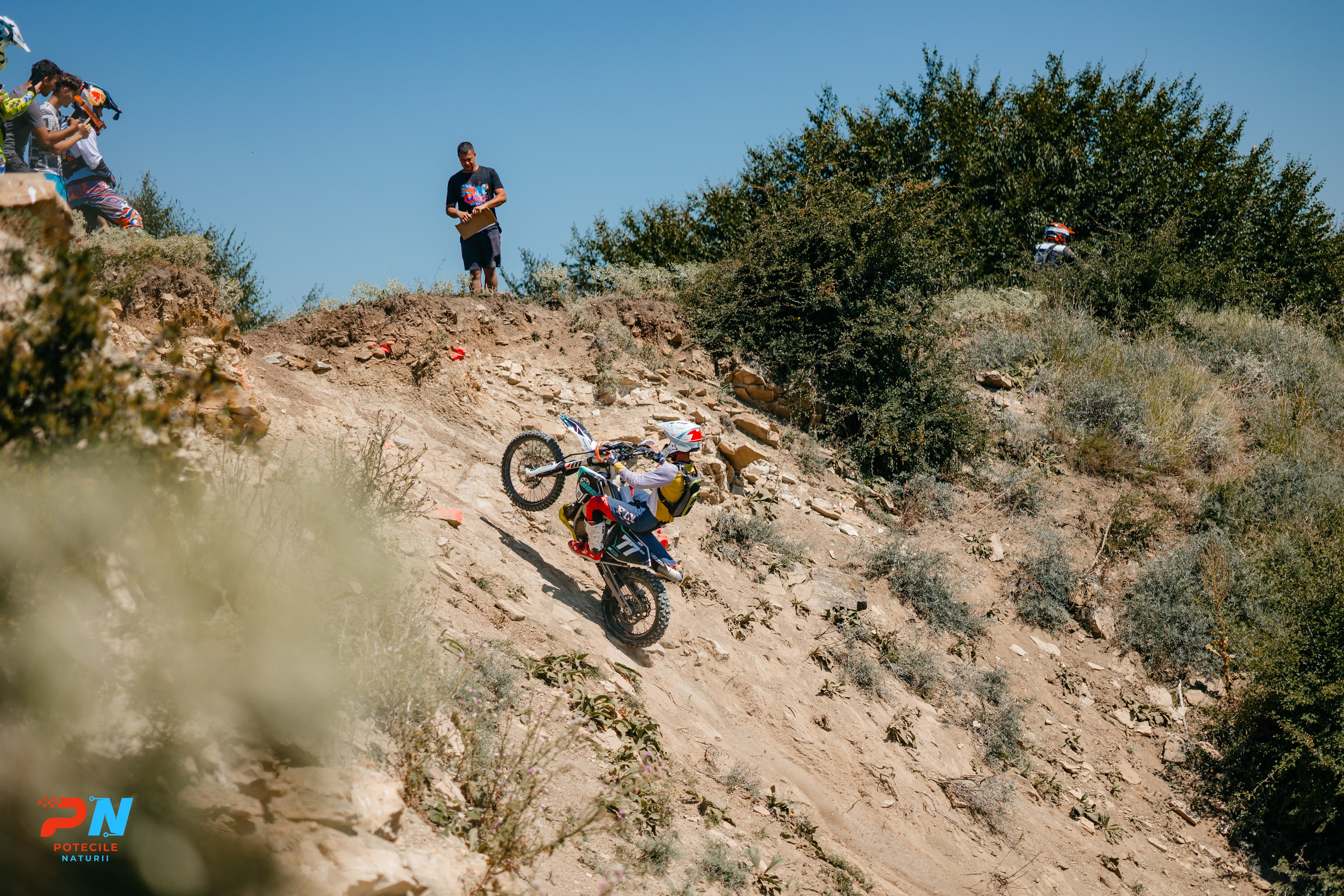 Potecile Naturii 2025. Raw Studio. Fotograful tau de nunta!