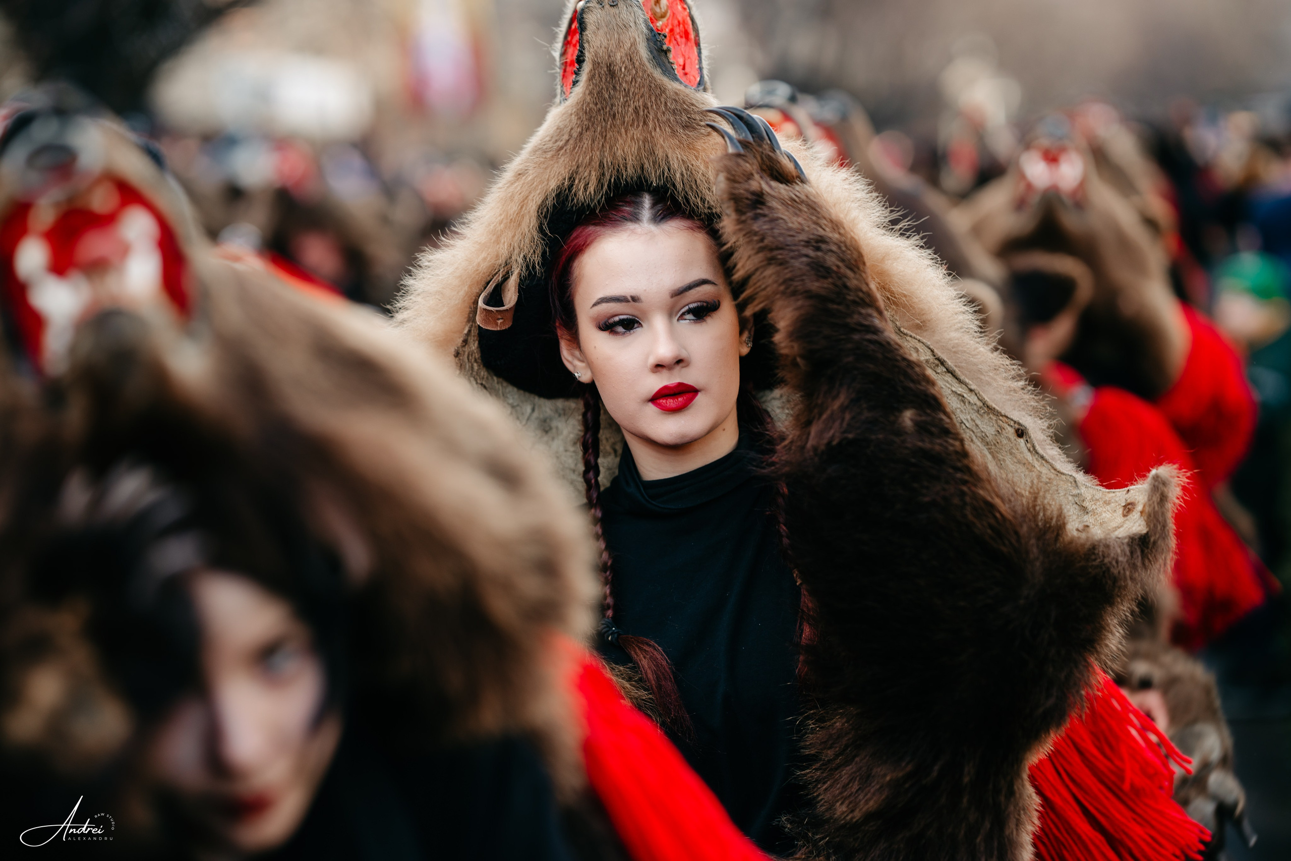 Ediția a XXVII-a a Festivalului de Datini și Obiceiuri Strămoșești Comănești. Raw Studio. Fotograful tau de nunta!