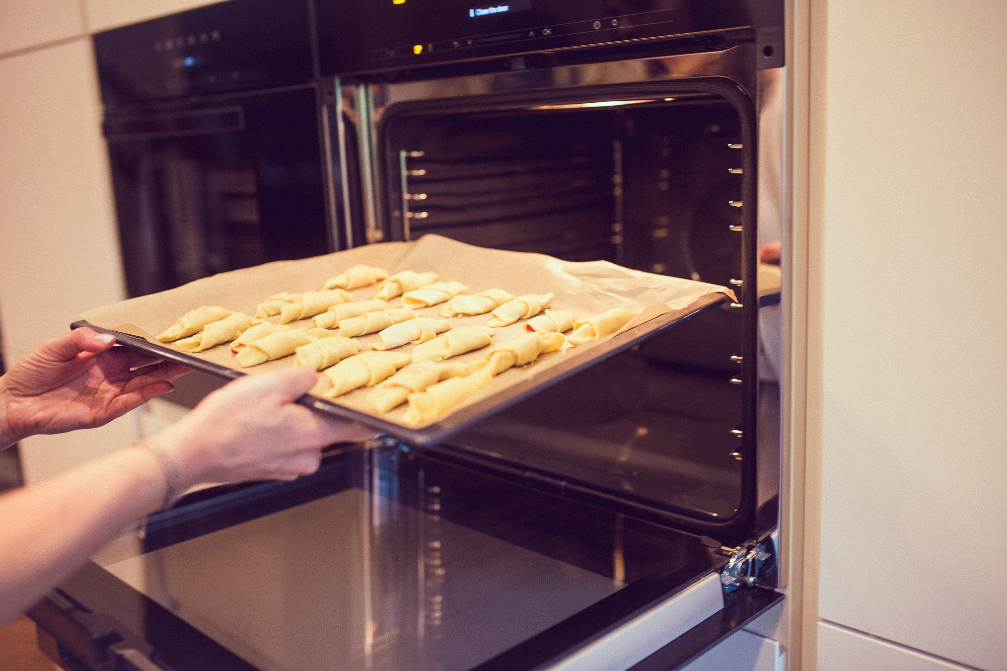 Backen macht Spaß!. Hochzeitsfotografie in Berlin Nataliia Schütze