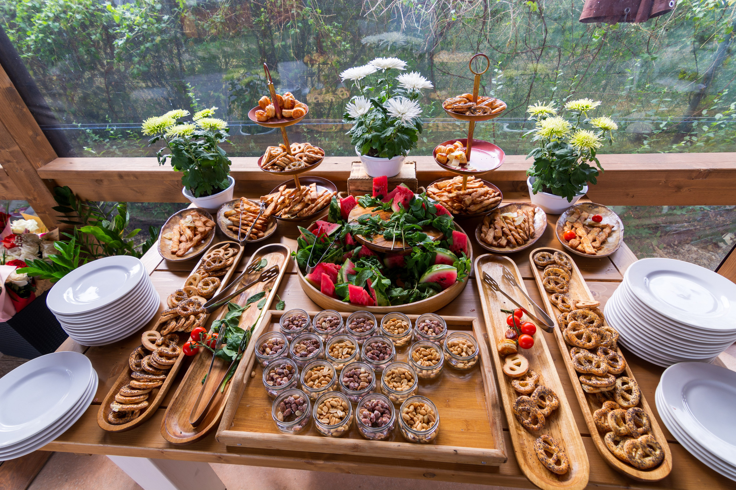 Cât ne costă nunta? Ghid complet pentru viitori miri, cost nunta, ce cheltuieli avem la nunta, cat costa dj, cat costa buchetul de mireasa, cost buchet nasa, cost formatie, cost band, cost saxofon, cost fotograf nunta, cost videograf nunta, cost salon de nunta