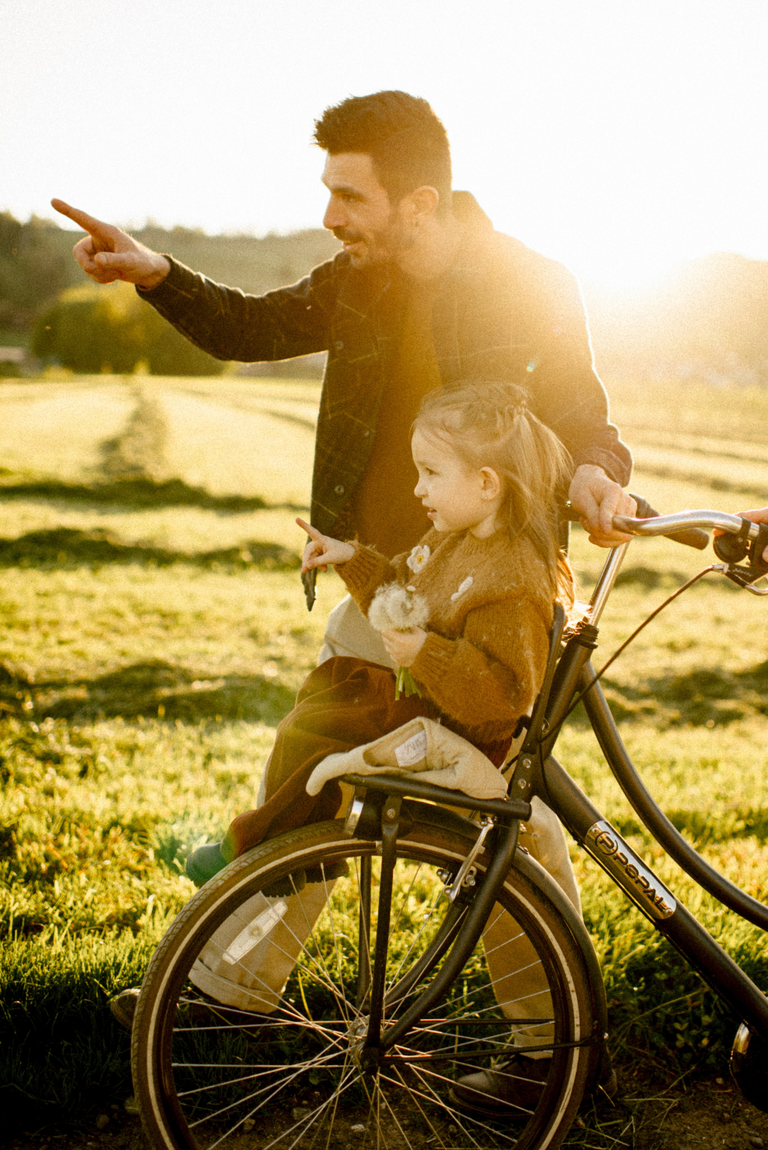 Polina Sobol — family & documentary photographer in Bern. Outdoor & urban photo sessions for families, kids and couples