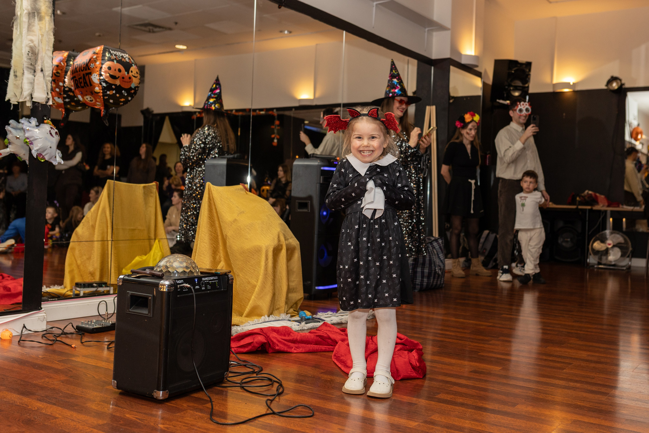 Leo dance studio Helloween 2025. Семейный и детский фотограф в Варшаве Мила Бобровская