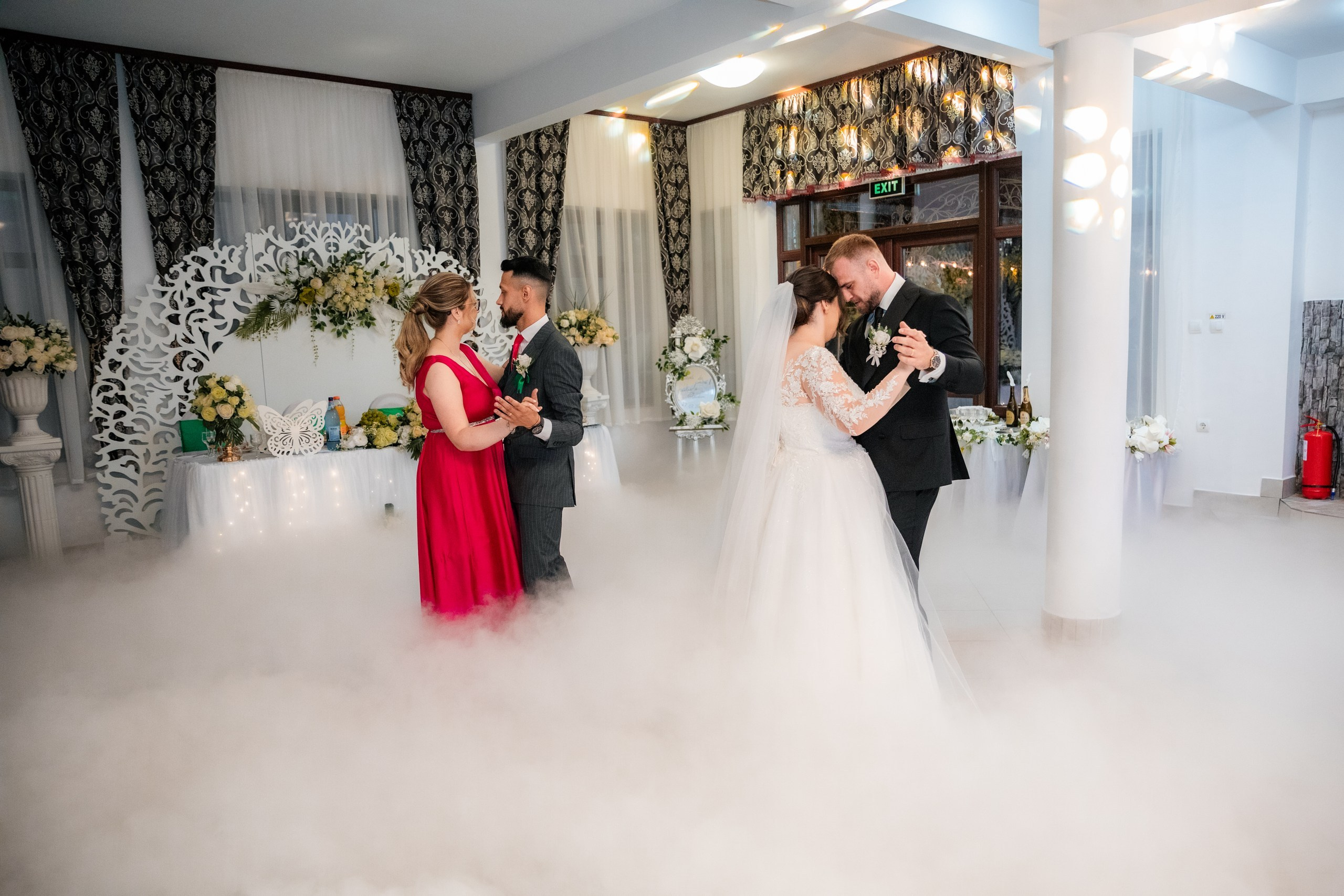 servicii foto. servicii foto Botoșani. servicii foto video Botoșani. fotograf nunta. fotograf evenimente. fotograf nunta Botoșani. Alin chirila. Alin chirila fotograf. Alinofotostudio.- Mire și mireasă – Sergiu & Liliana – ziua nunții, 2024  - Emoții în ziua nunții – Sergiu și Liliana  - Dansul mirilor – fotografie artistică nuntă 2024  - Sedinta foto romantică în natură – Sergiu & Liliana  - Rochia de mireasă și detalii de nuntă elegante