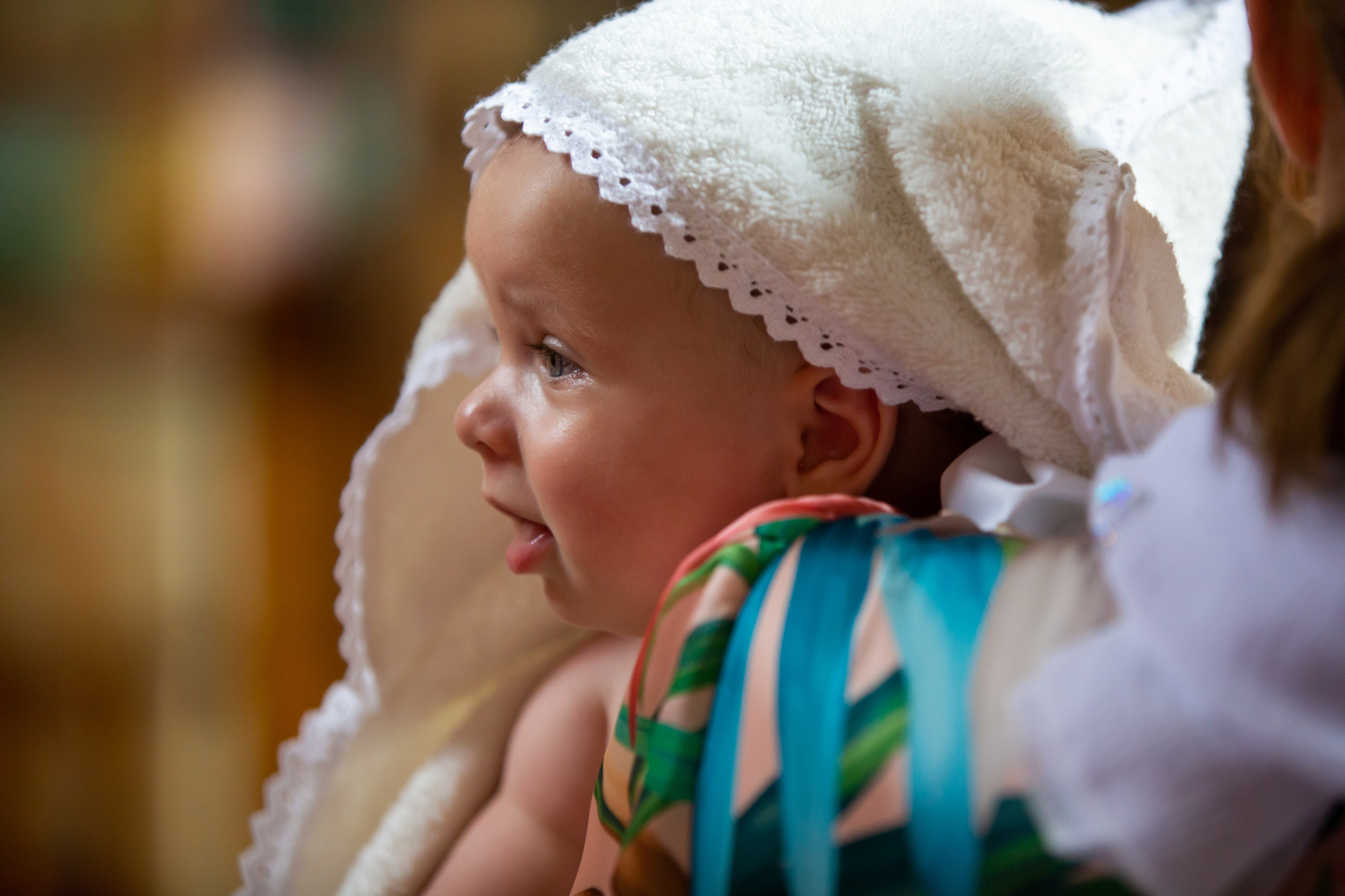 “Bebeluș botezat în biserică, ținut în brațe de nași”	•	“Detaliu cu lumânarea de botez decorată cu flori albe”	•	“Părinți emoționați alături de copilul lor la ceremonia de botez”	•	“Masa festivă de botez cu decor tematic și tort personalizat”	•	“Momentul în care preotul toarnă apă sfințită pe fruntea bebelușului”	“Bebeluș în rochie albă de botez, zâmbind în brațele mamei”	•	“Detaliu cu cruciulița de botez așezată pe o pernă de satin”	•	“Părinți și nași aprinzând lumânările în timpul ceremoniei de botez”	•	“Tort de botez decorat cu figurine tematice și numele copilului”	•	“Copil botezat dormind liniștit în pătuțul decorat festiv”	•	“Momentul în care preotul binecuvântează copilul în fața altarului”	•	“Invitați adunându-se în jurul mesei festive la petrecerea de botez”	•	“Bebeluș ținând în mână o jucărie personalizată primită la botez”	•	“Familie fericită pozând împreună după ceremonia de botez”	•	“Decor tematic cu baloane și flori la locația petrecerii de botez” fotograf Botoșani fotograf evenimente fotograf botez Alin Chirila fotograf alinofotostudio,- Preotul ținându-l pe micuțul Mathias Gabriel la botez, în biserica Înălțarea Domnului, Copălău  - Detalii de la botezul lui Mathias – lumânare, trusou și icoană  - Familia lui Mathias Gabriel alături de micuț, în ziua botezului  - Portret emoționant cu mama și bebelușul în brațe, în biserică,fotograf profesionist evenimente Botoșani, Iași, Suceava, Fălticeni, Bacău, Pașcani, Roman - AlinoFotoStudio by Alin Chirilă - servicii foto nuntă, botez, cununie, ședințe foto creative, albume personalizate, fotografii emoționante și calitative pentru cele mai importante momente din viață,fotograf nuntă Botoșani Alin Chirilă,  ședință foto botez Iași - AlinoFotoStudio,  servicii fotograf profesionist evenimente Suceava,  fotograf cununie civilă Fălticeni - Alin Chirilă,  album foto nuntă personalizat Bacău.“Bebeluș botezat în biserică, ținut în brațe de nași”	•	“Detaliu cu lumânarea de botez decorată cu flori albe”	•	“Părinți emoționați alături de copilul lor la ceremonia de botez”	•	“Masa festivă de botez cu decor tematic și tort personalizat”	•	“Momentul în care preotul toarnă apă sfințită pe fruntea bebelușului”	“Bebeluș în rochie albă de botez, zâmbind în brațele mamei”	•	“Detaliu cu cruciulița de botez așezată pe o pernă de satin”	•	“Părinți și nași aprinzând lumânările în timpul ceremoniei de botez”	•	“Tort de botez decorat cu figurine tematice și numele copilului”	•	“Copil botezat dormind liniștit în pătuțul decorat festiv”	•	“Momentul în care preotul binecuvântează copilul în fața altarului”	•	“Invitați adunându-se în jurul mesei festive la petrecerea de botez”	•	“Bebeluș ținând în mână o jucărie personalizată primită la botez”	•	“Familie fericită pozând împreună după ceremonia de botez”	•	“Decor tematic cu baloane și flori la locația petrecerii de botez” fotograf Botoșani fotograf evenimente fotograf botez Alin Chirila fotograf alinofotostudio.fotograf botez Amelis Maria, fotografie botez Botoșani, fotograf Alin Chirilă, amintiri botez, fotografii botez, botez Amelis Maria, fotograf copii, fotografie botez în Botoșani,