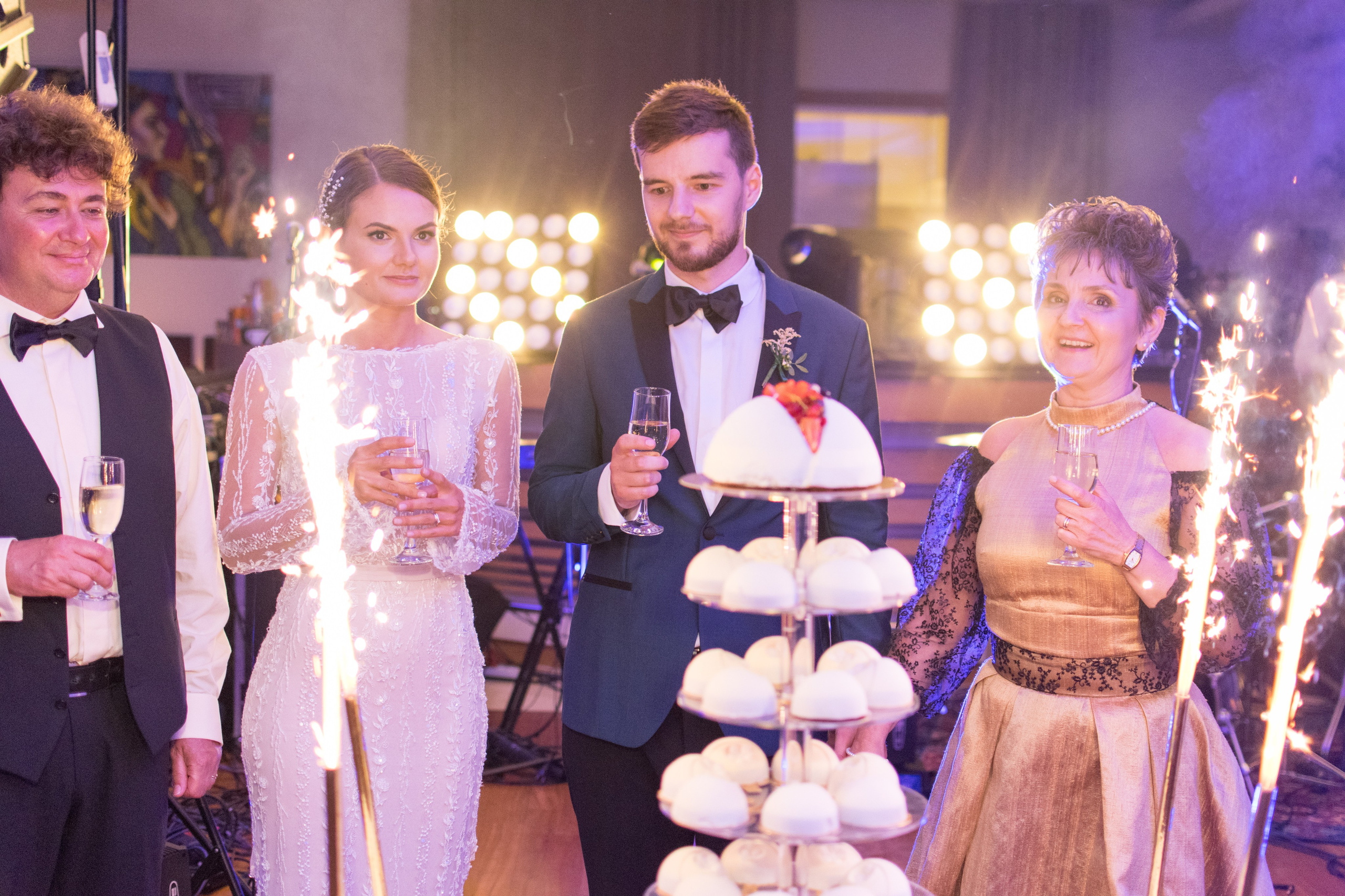 Wedding photographer, Bucharest wedding photographer, photo offer 2024, wedding photo offer, special wedding photographer, wedding photo services, wedding photo-video, Wedding Photo & Video Team - Videographer Bucharest, Team: wedding photographer & videographer, wedding photographer offer , free dates, portrait photographer, bride, wedding dress, jewelry photographer, Wedding photographer