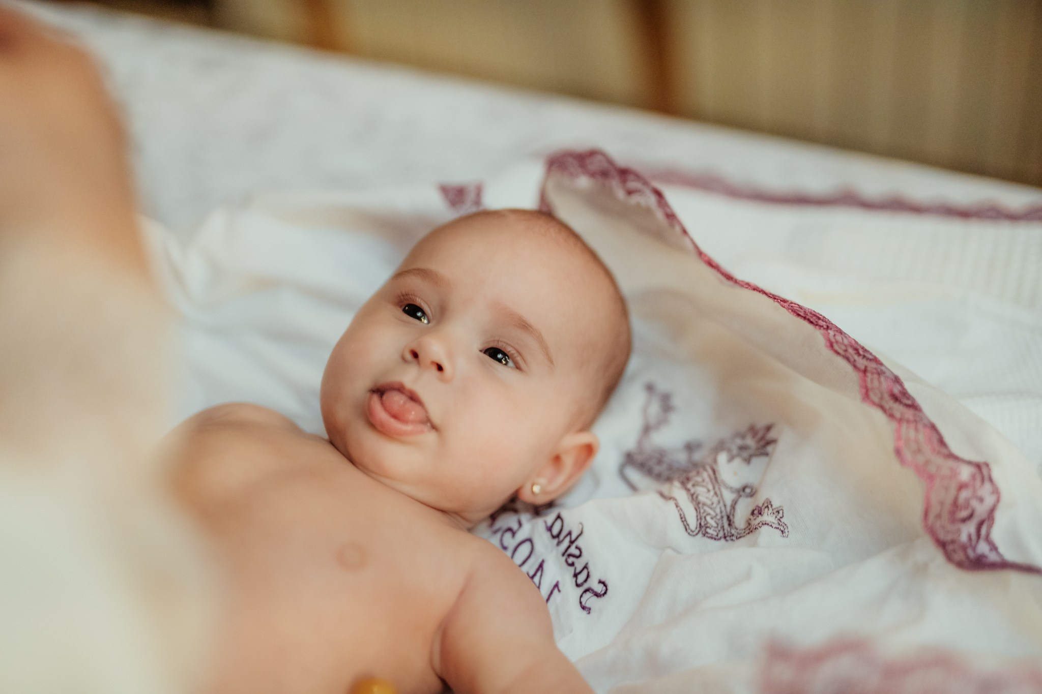 Fotografii de Botez Pline de Emoție pentru Sasha și Familie