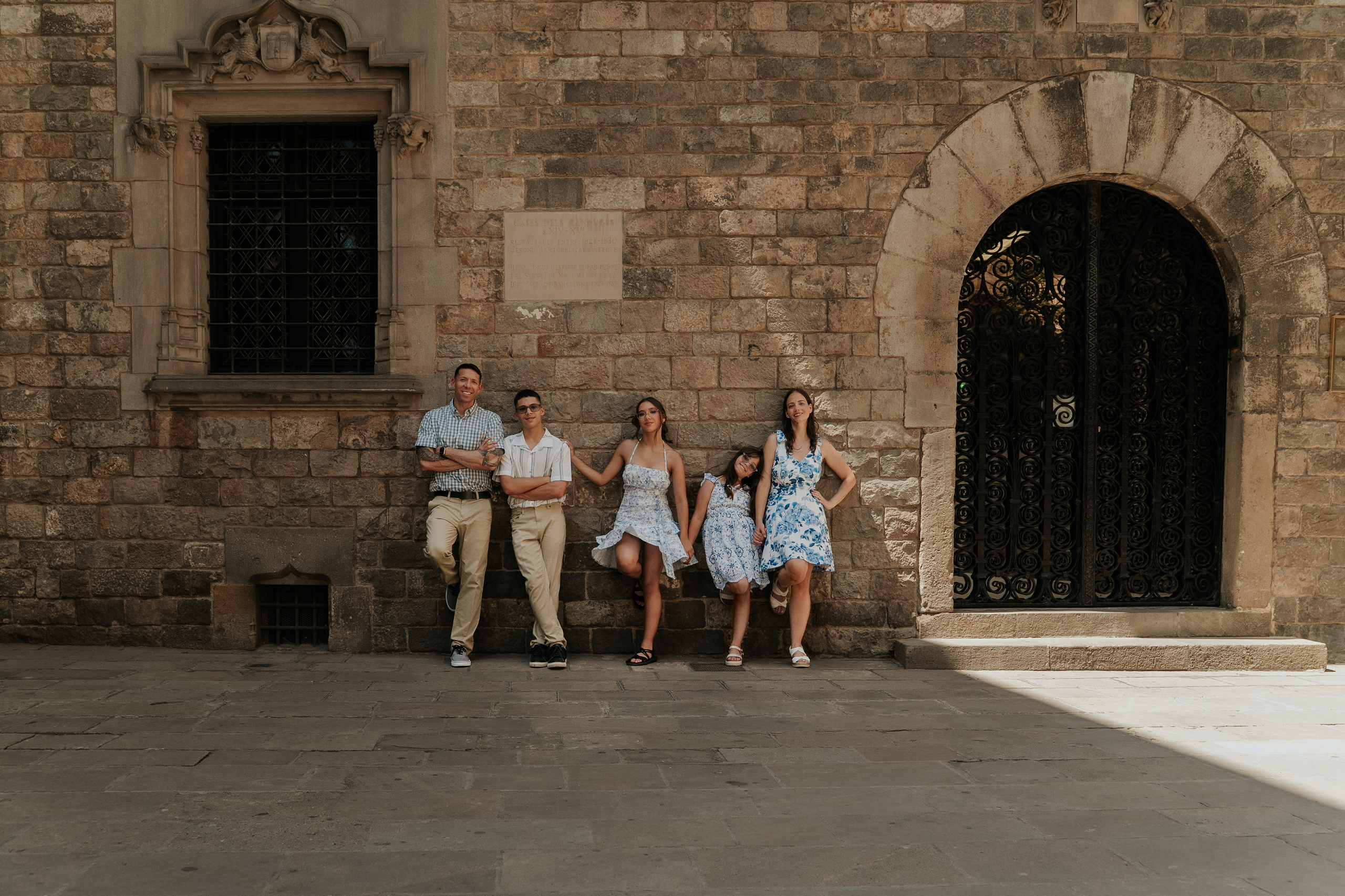 Barcelona Family Photoshoot — Family Photographer in Barcelona. DiaFoto — Wow Photographer in Barcelona | Premium Barcelona Photoshoot Experience