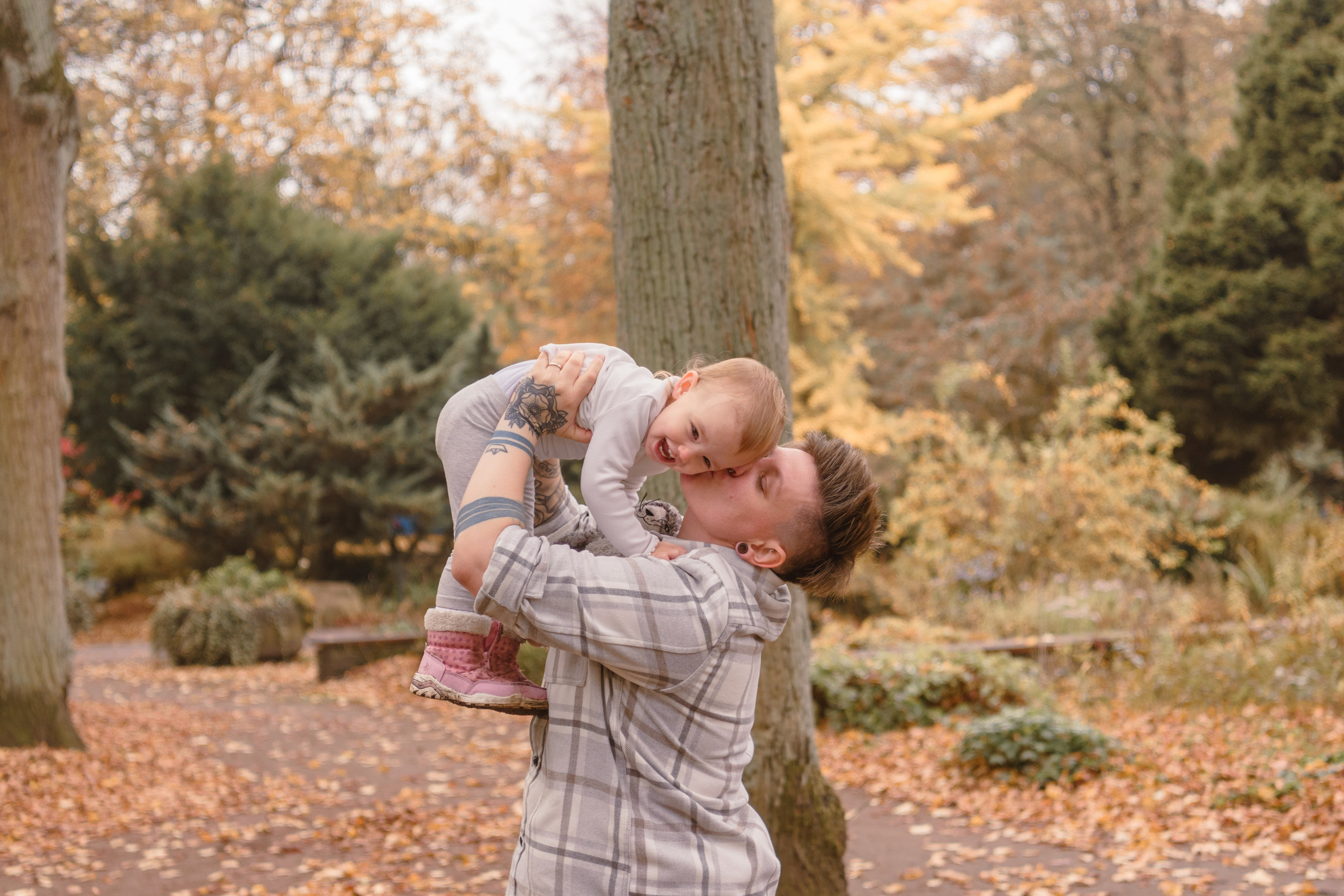 Hayley & Katja. Maternity Newborn and Family photographer Hamburg Claire Hambley