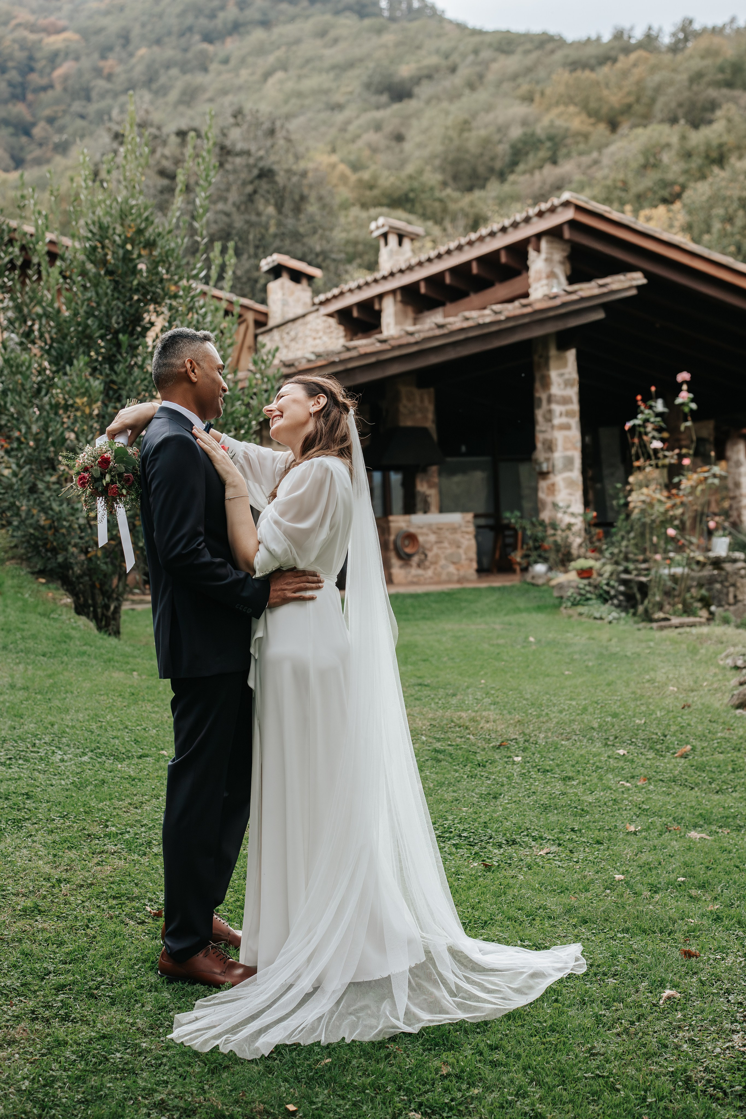 Aurelia+Anand, 02.11.2025, Olot. Fotógrafa de bodas en Cataluña