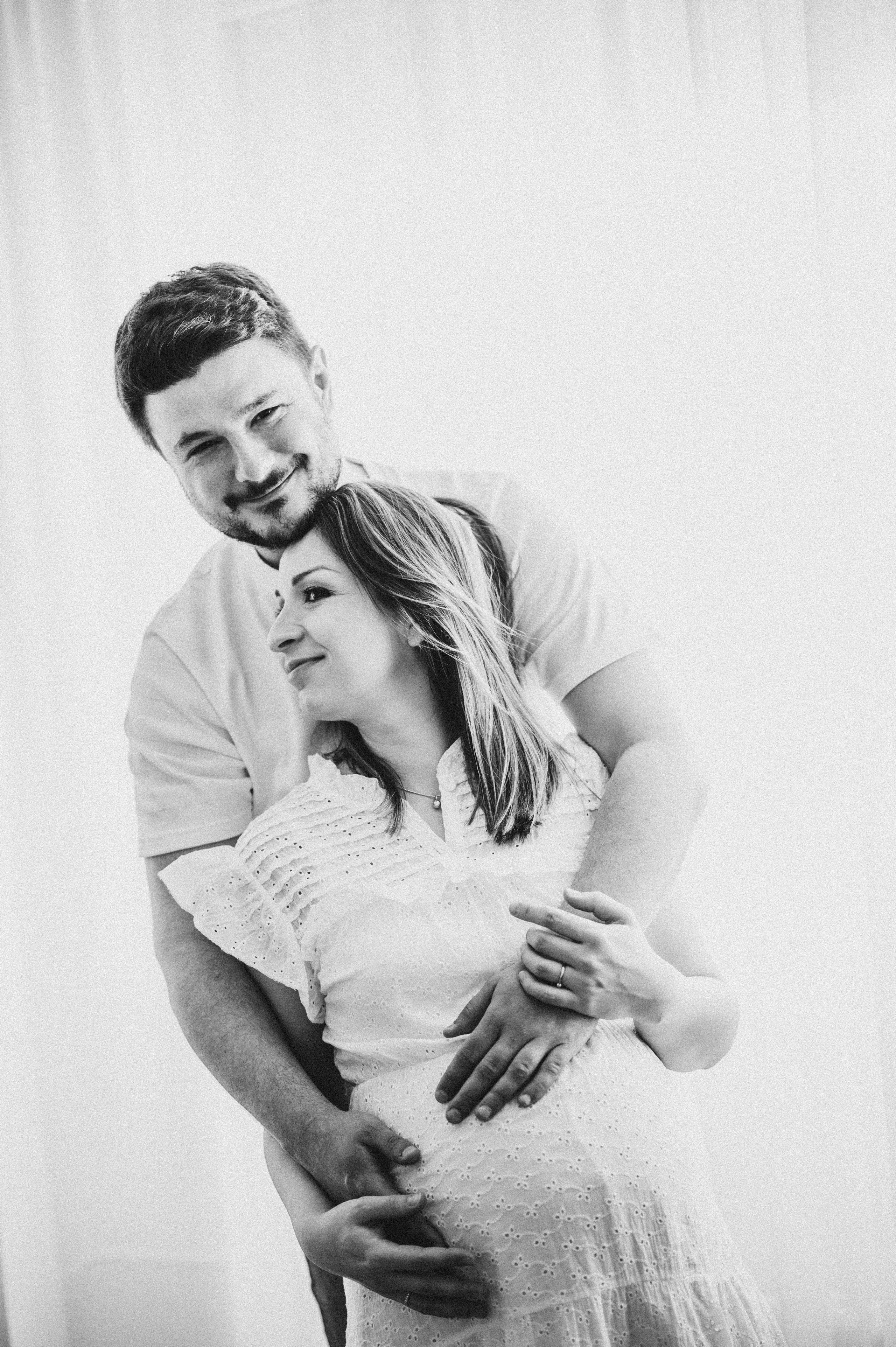 Sanja i Marko, fotografisanje trudnoce kod kuce. Deciji i porodicni fotograf u Beogradu Oksana Skendzic